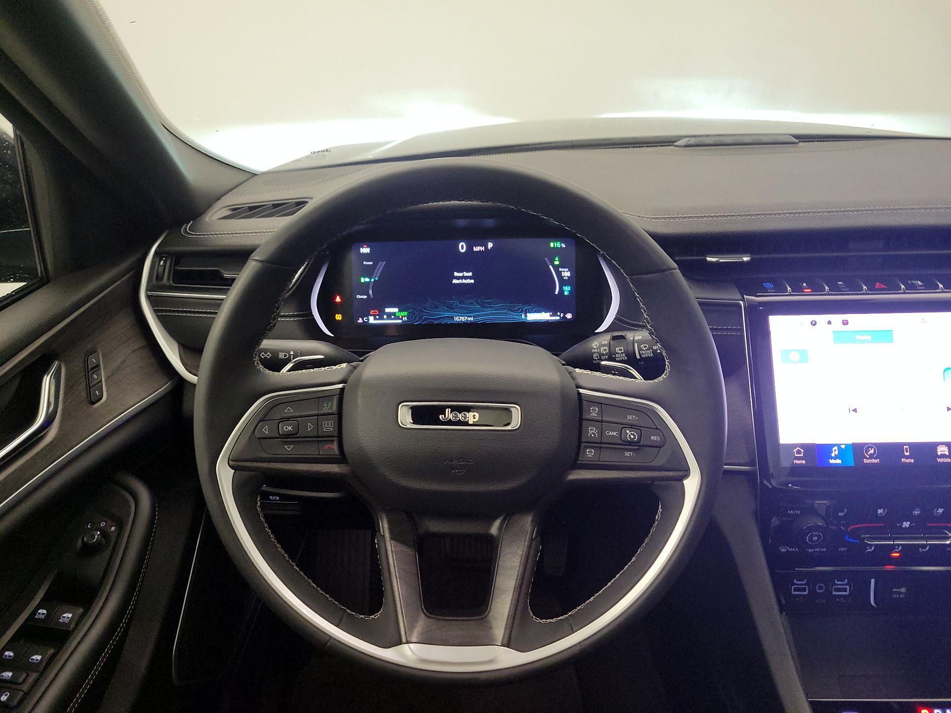 Thumbnail: 2024 Jeep Grand Cherokee - 10