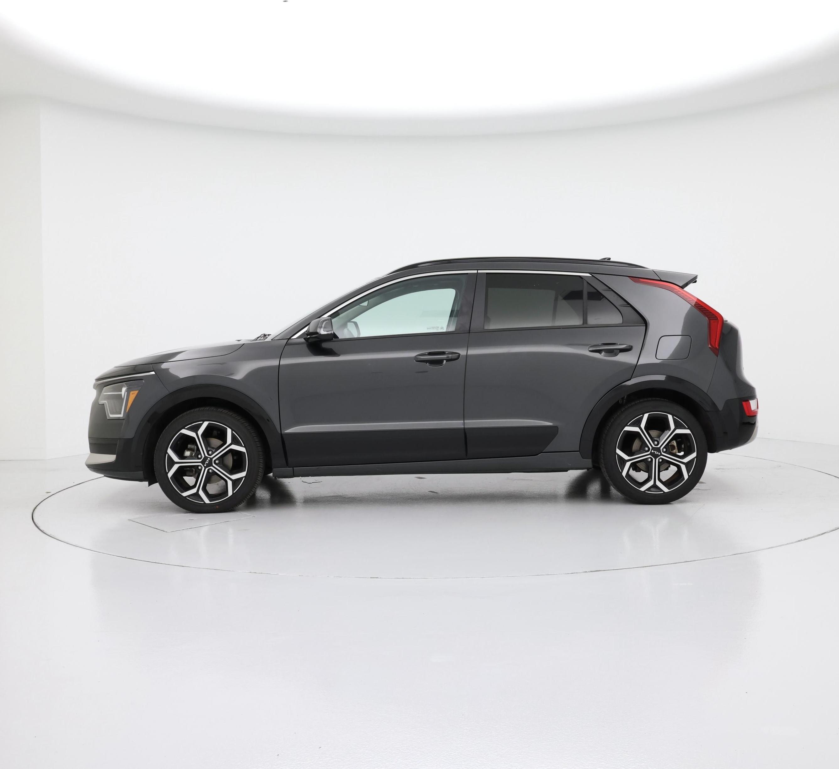 Thumbnail: 2023 Kia Niro - 3