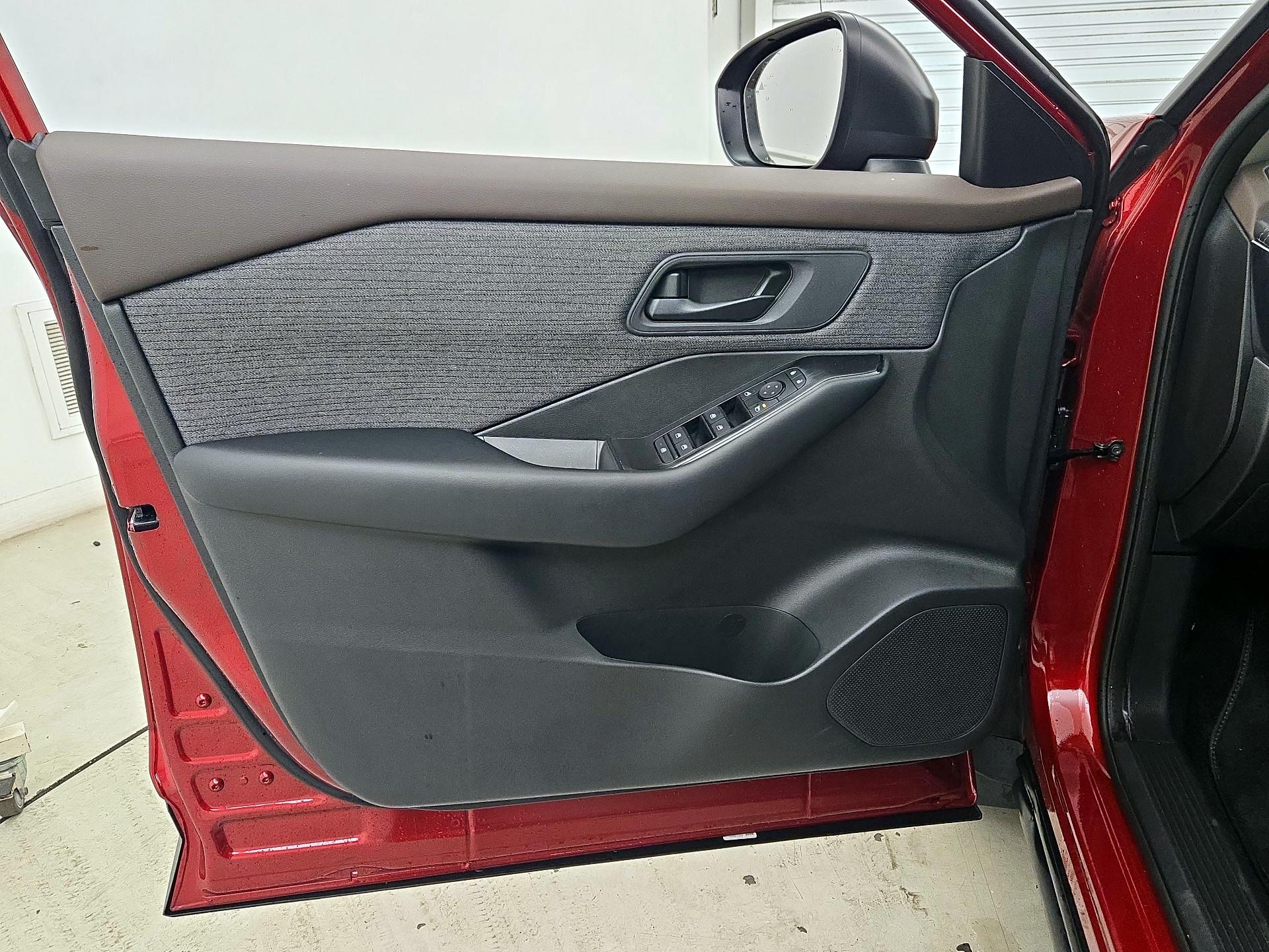 Thumbnail: 2023 Nissan Rogue - 12