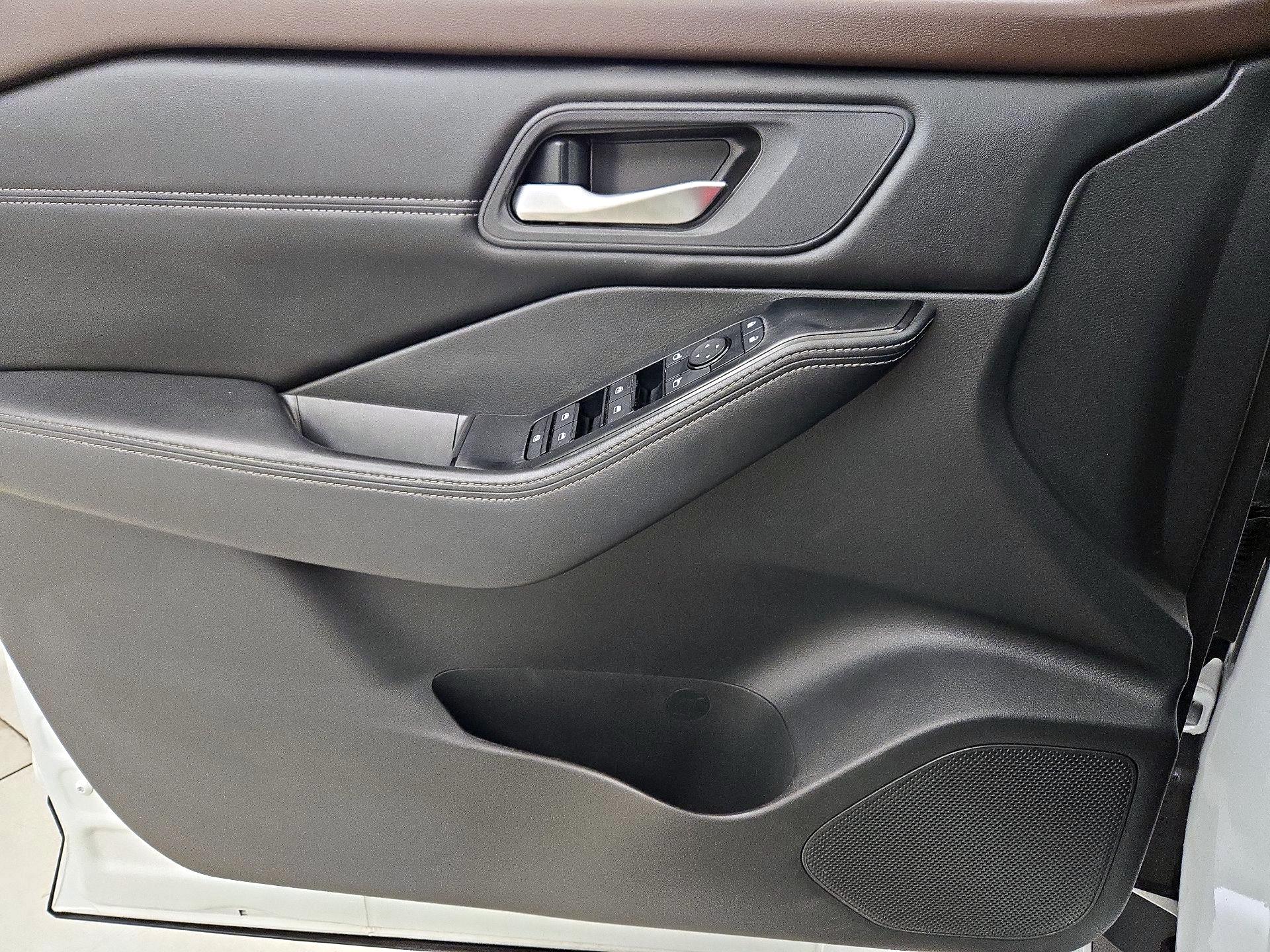 Thumbnail: 2023 Nissan Rogue - 12