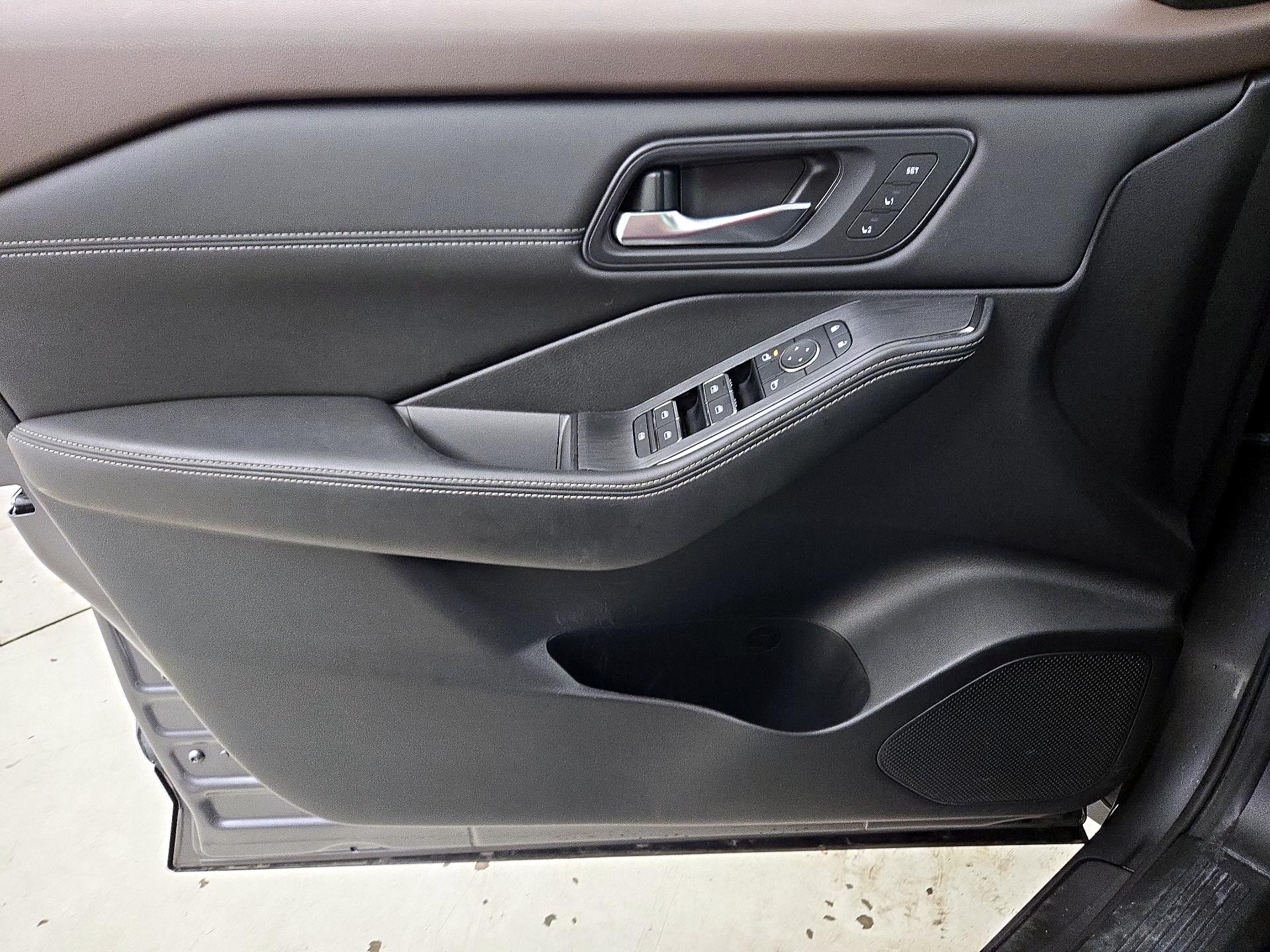 Thumbnail: 2023 Nissan Rogue - 12