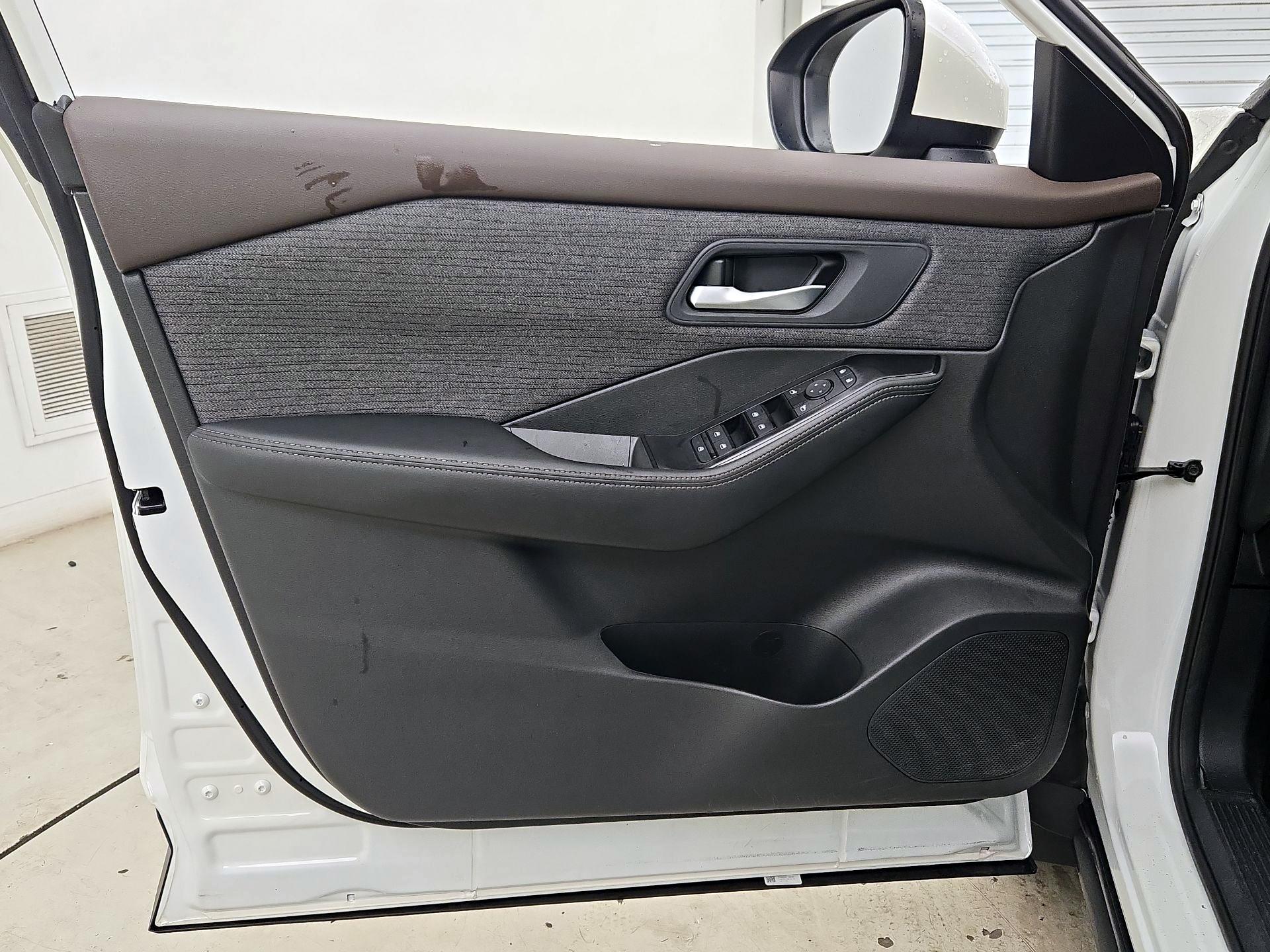 Thumbnail: 2023 Nissan Rogue - 12