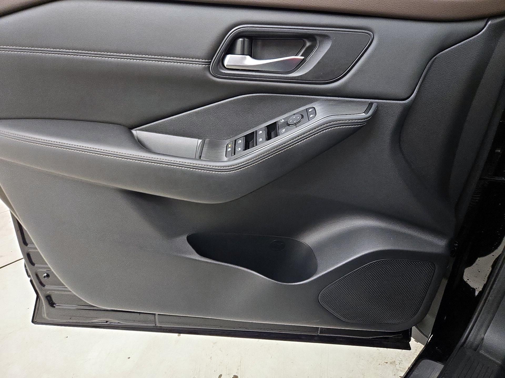 Thumbnail: 2023 Nissan Rogue - 12