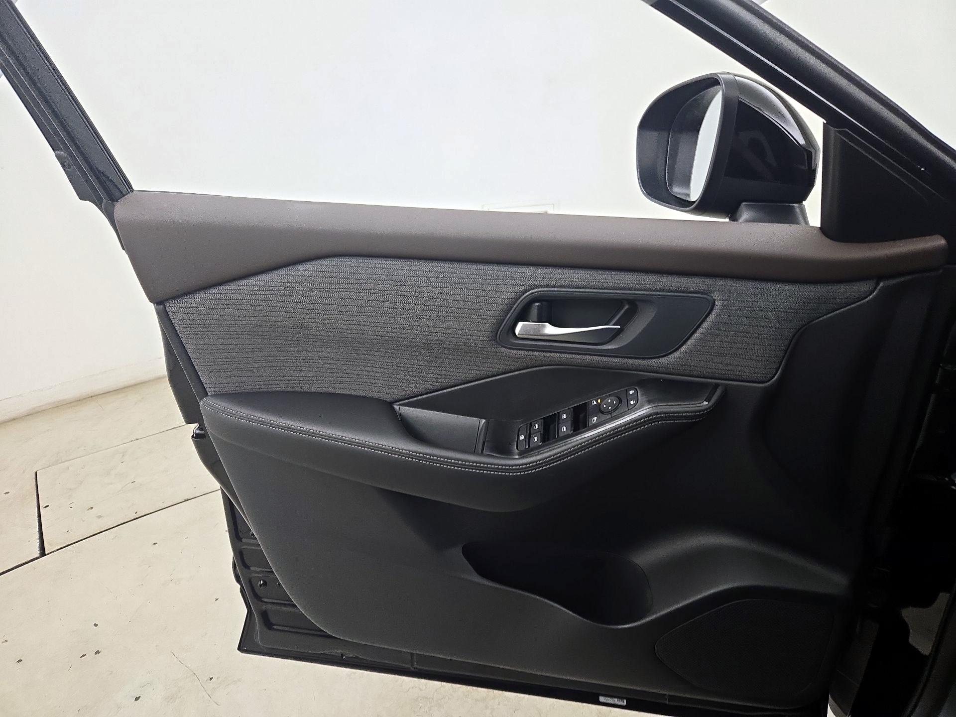 Thumbnail: 2023 Nissan Rogue - 12