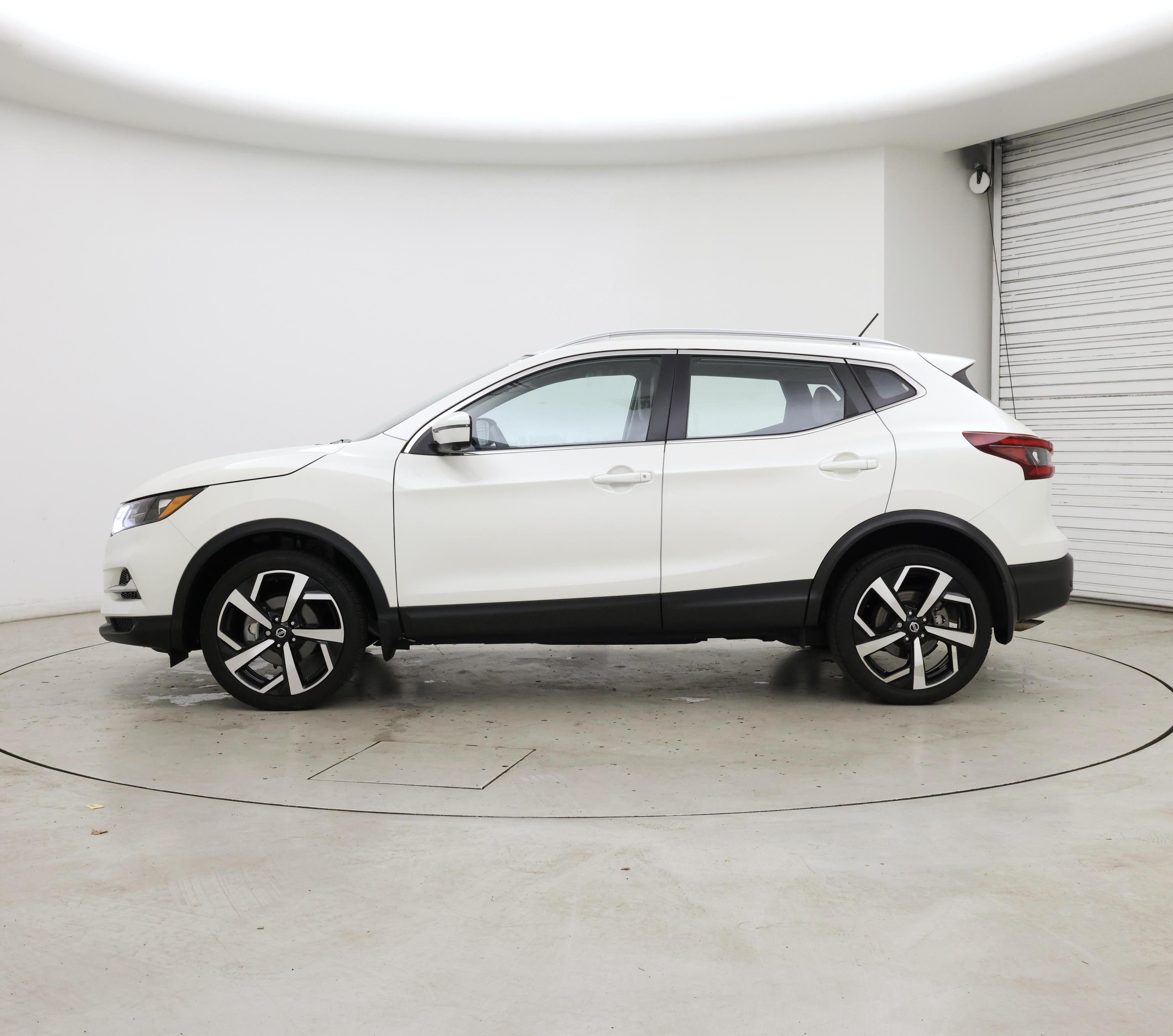 Thumbnail: 2022 Nissan Rogue Sport - 3