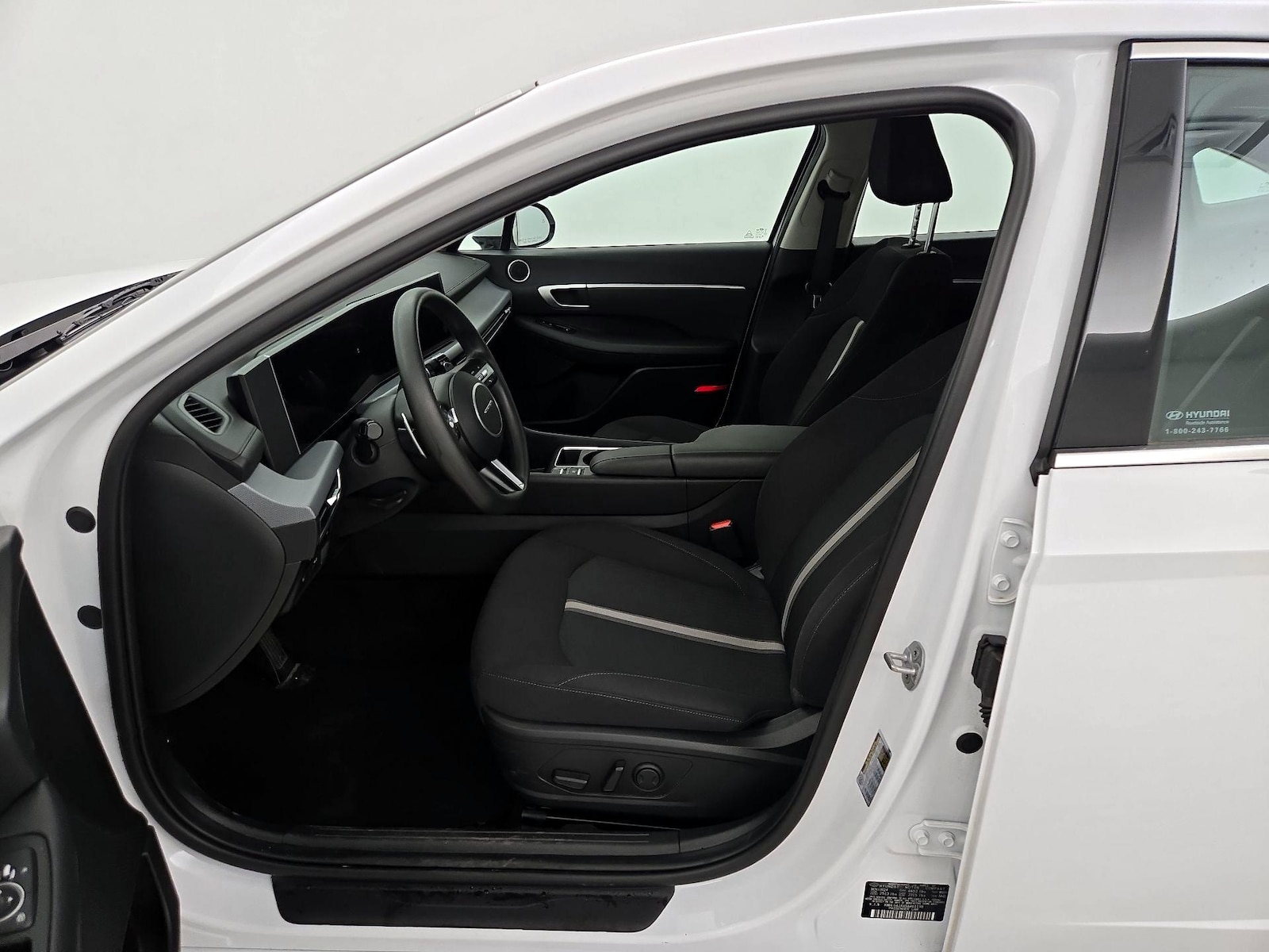 2025 Hyundai Sonata SEL - Photo 12