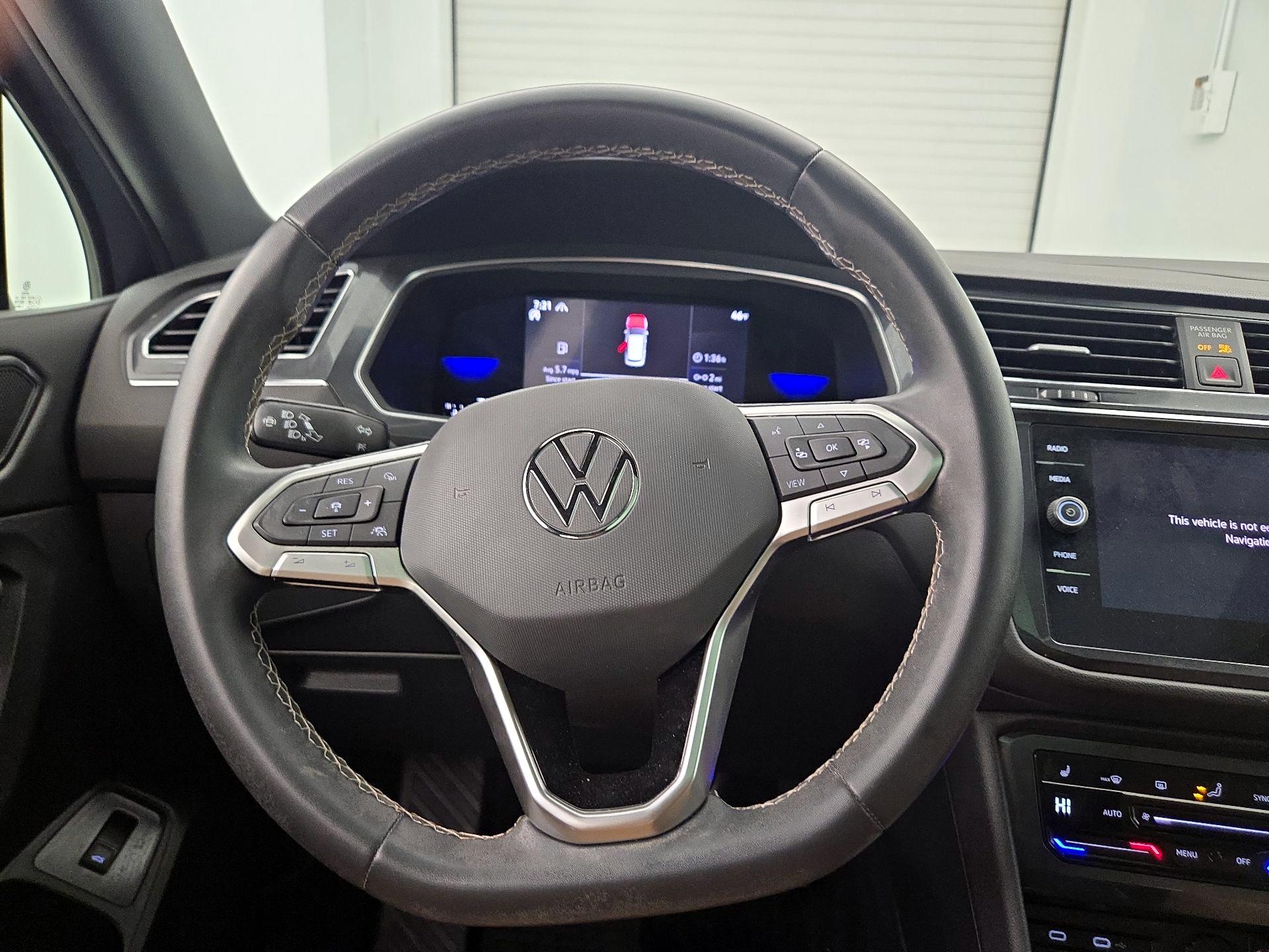 Thumbnail: 2022 Volkswagen Tiguan - 10