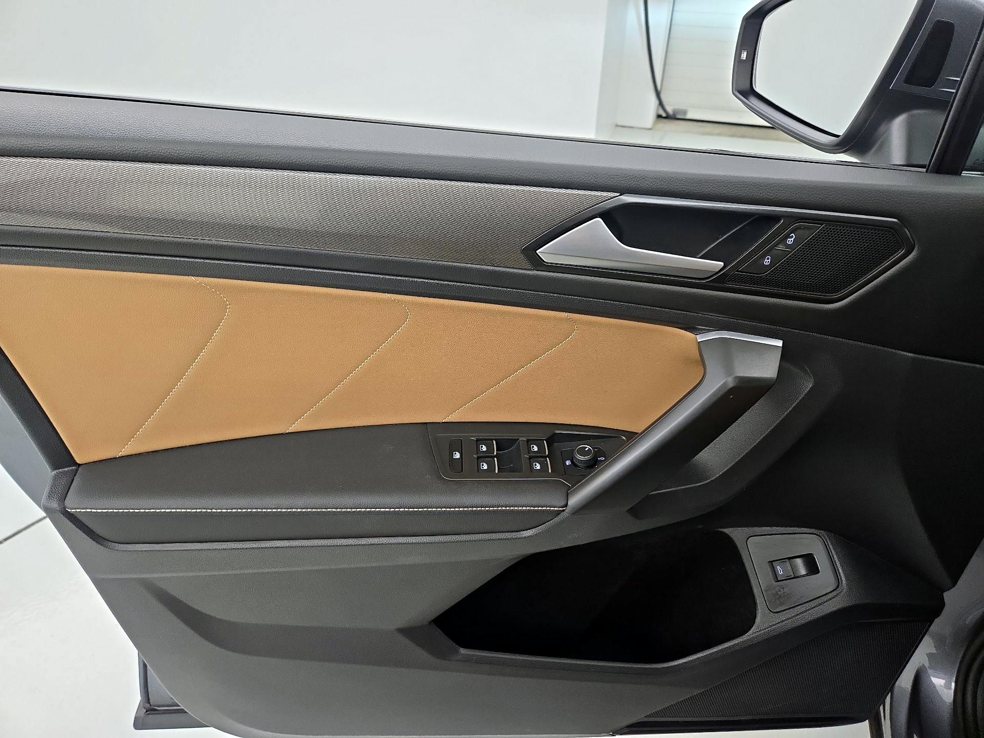 Thumbnail: 2022 Volkswagen Tiguan - 12