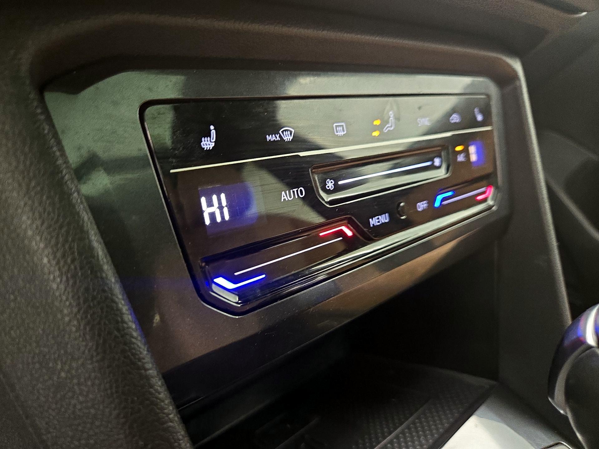 Thumbnail: 2022 Volkswagen Tiguan - 16