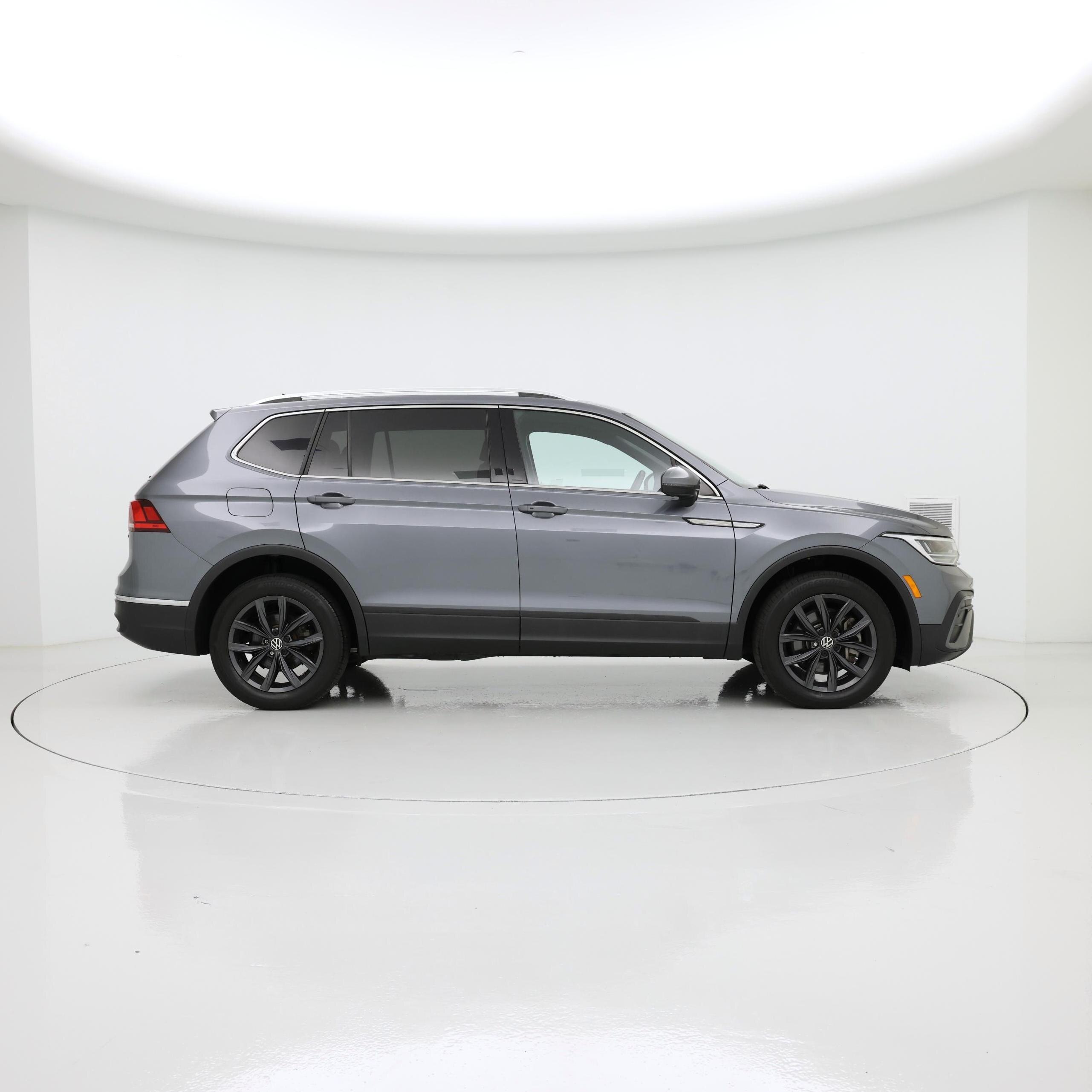 Thumbnail: 2022 Volkswagen Tiguan - 7