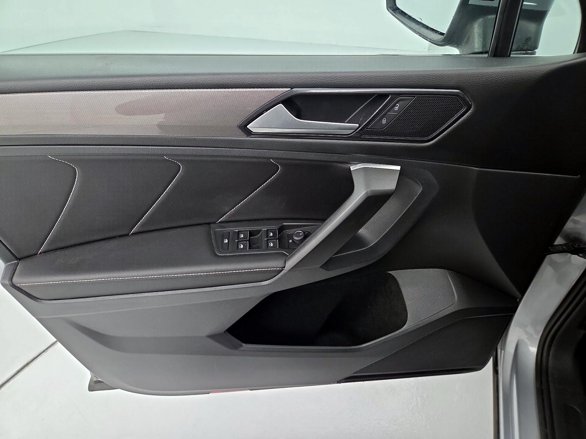Thumbnail: 2022 Volkswagen Tiguan - 12