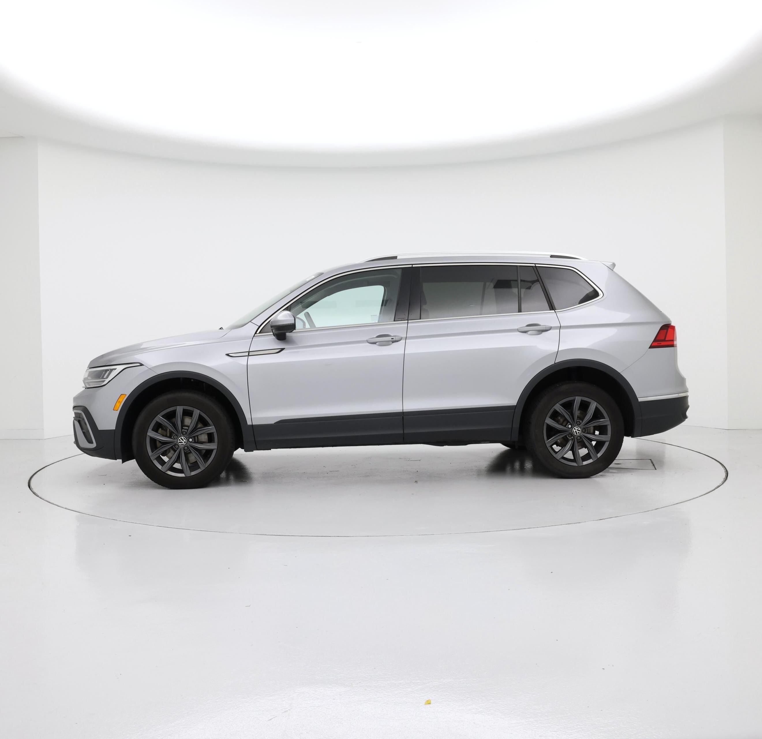 Thumbnail: 2022 Volkswagen Tiguan - 3