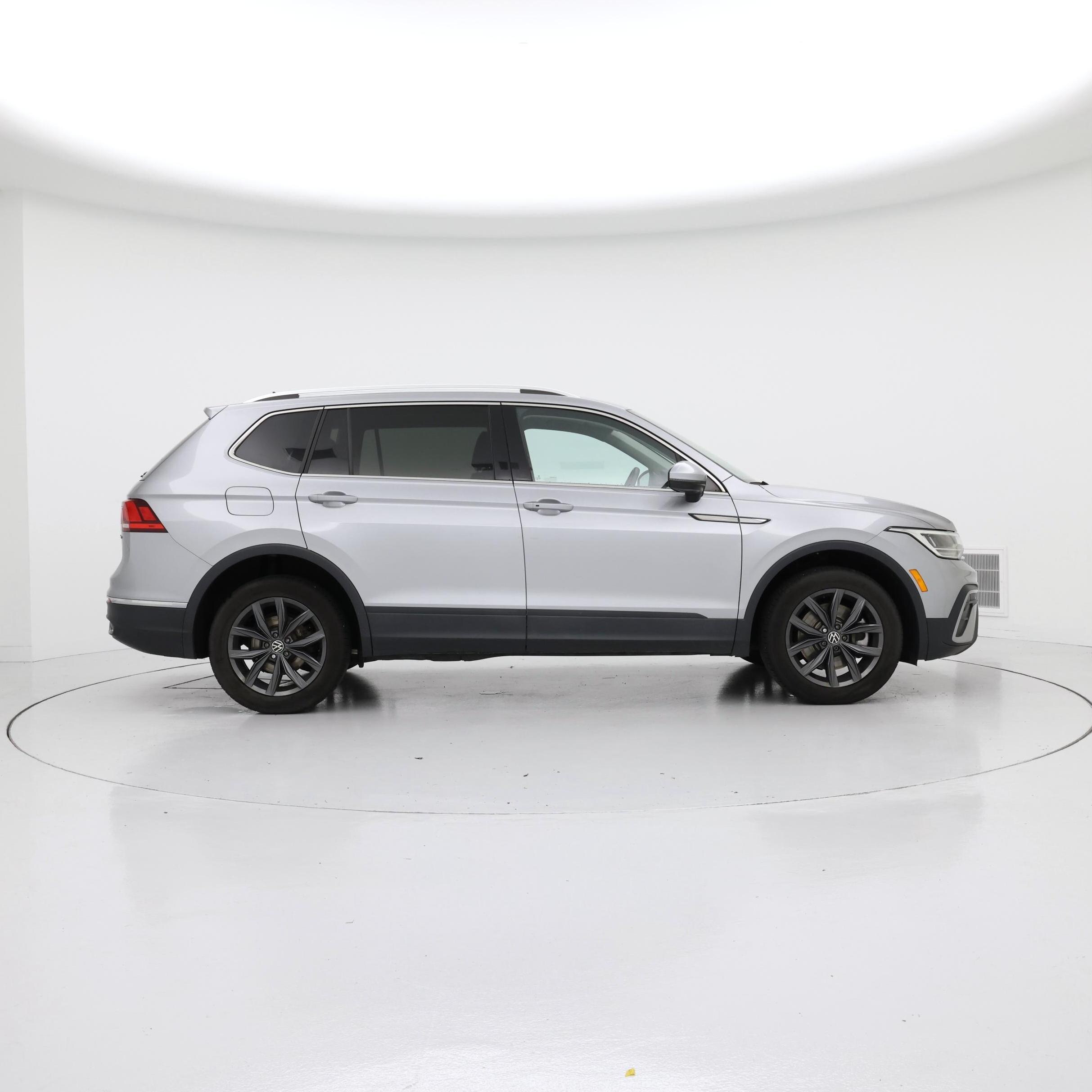 Thumbnail: 2022 Volkswagen Tiguan - 7
