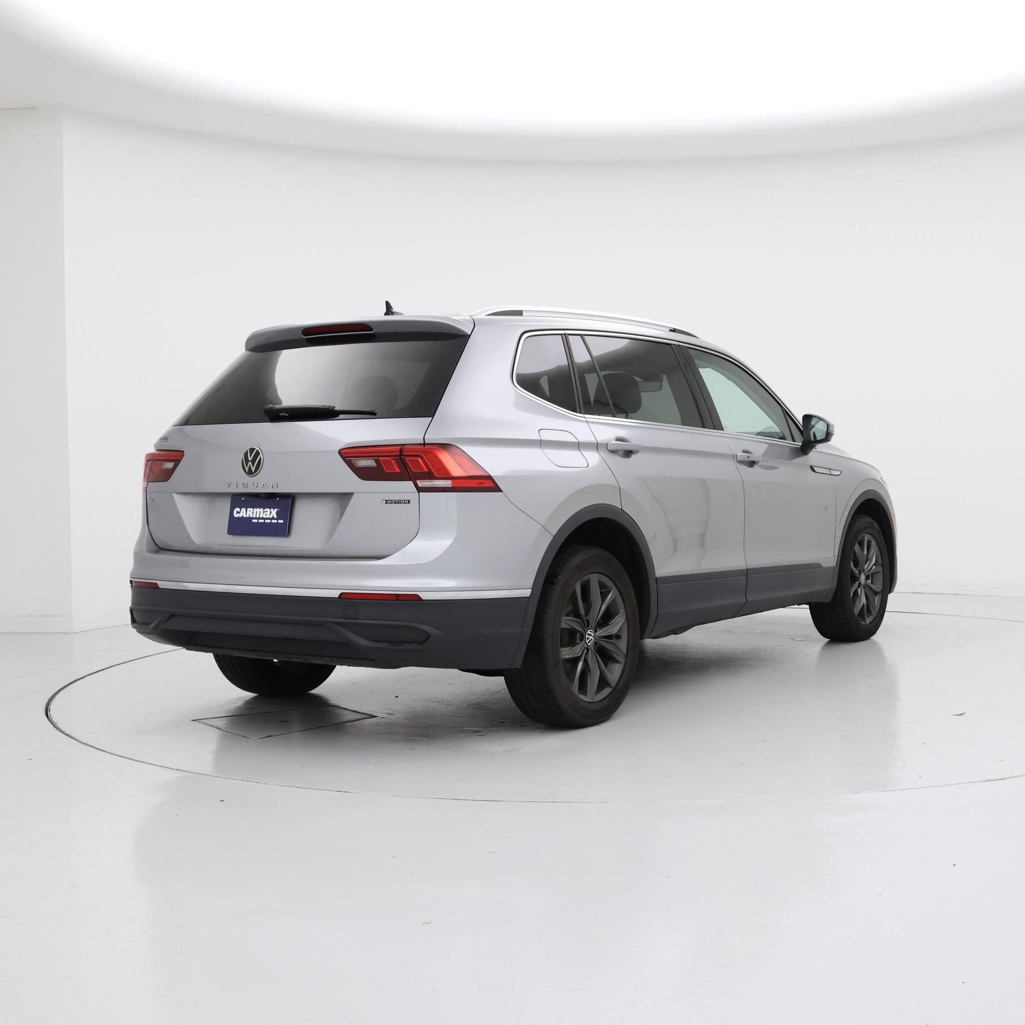 Thumbnail: 2022 Volkswagen Tiguan - 8
