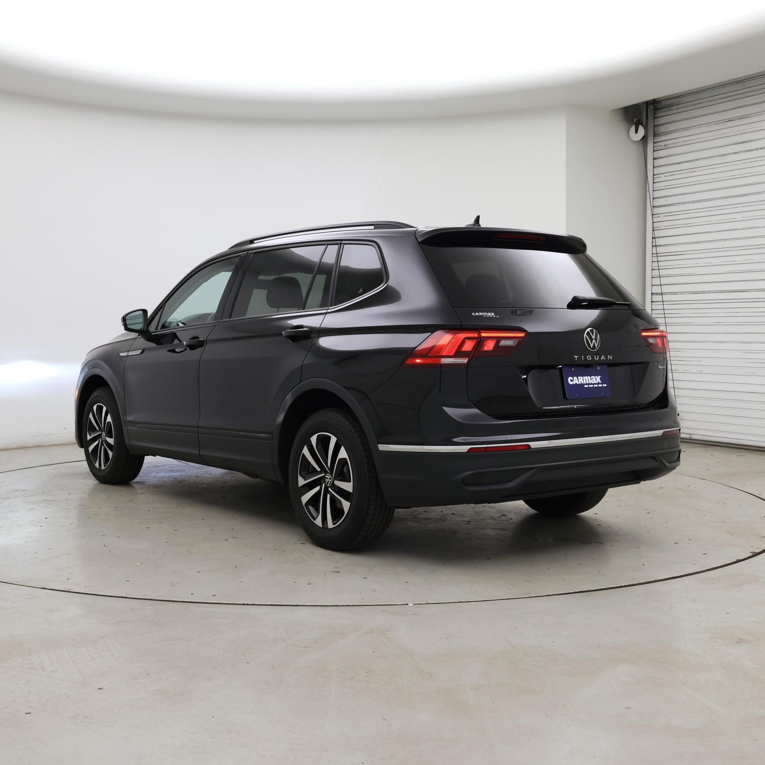 Thumbnail: 2022 Volkswagen Tiguan - 2