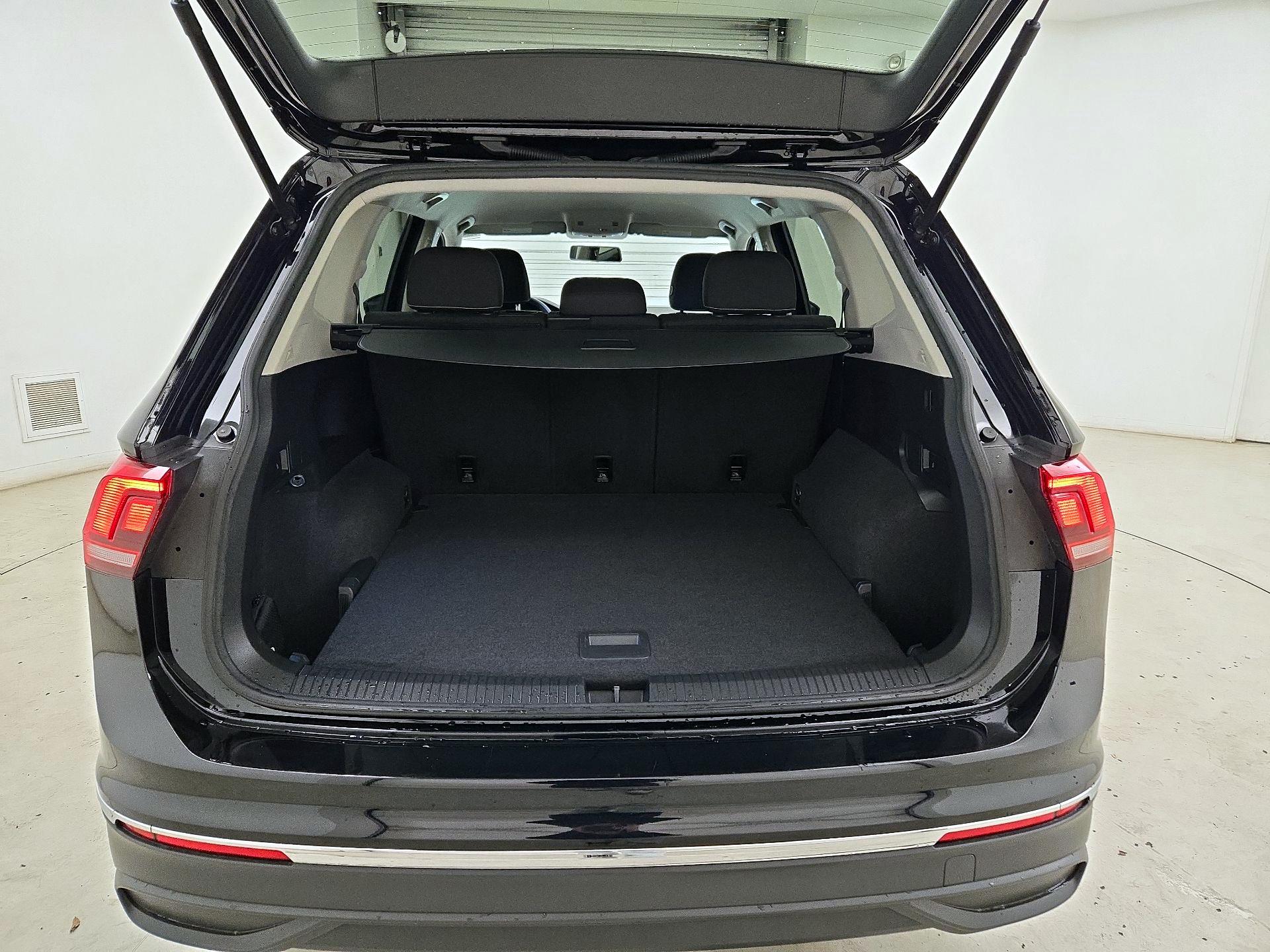 Thumbnail: 2022 Volkswagen Tiguan - 20