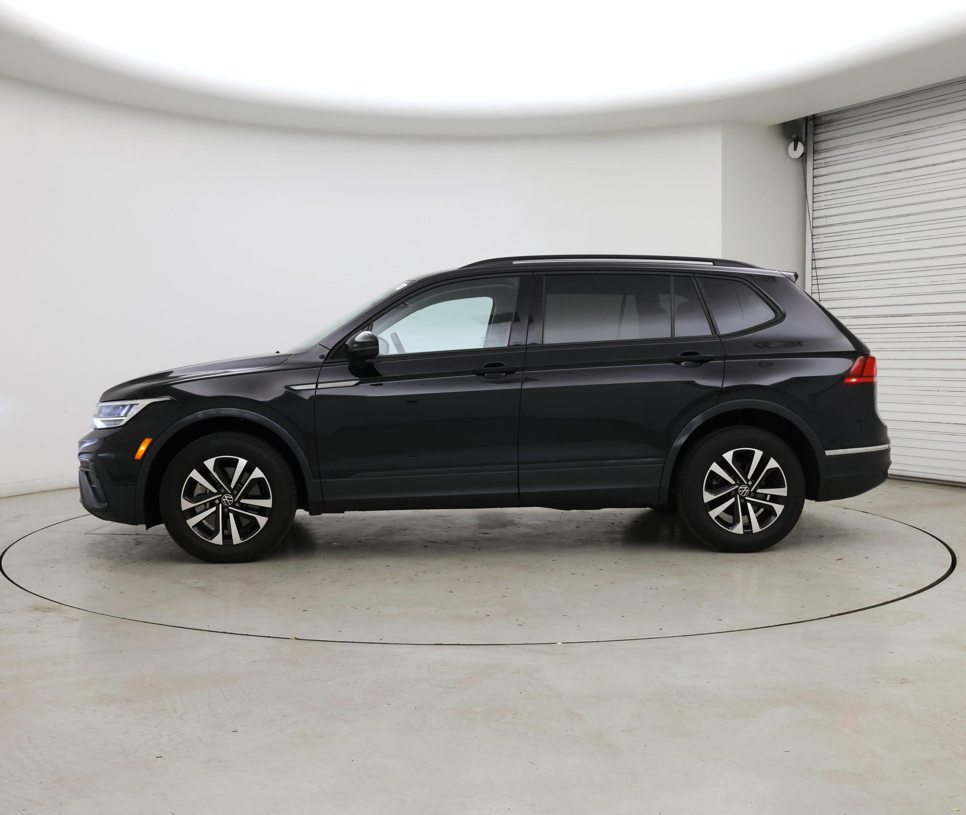 Thumbnail: 2022 Volkswagen Tiguan - 3