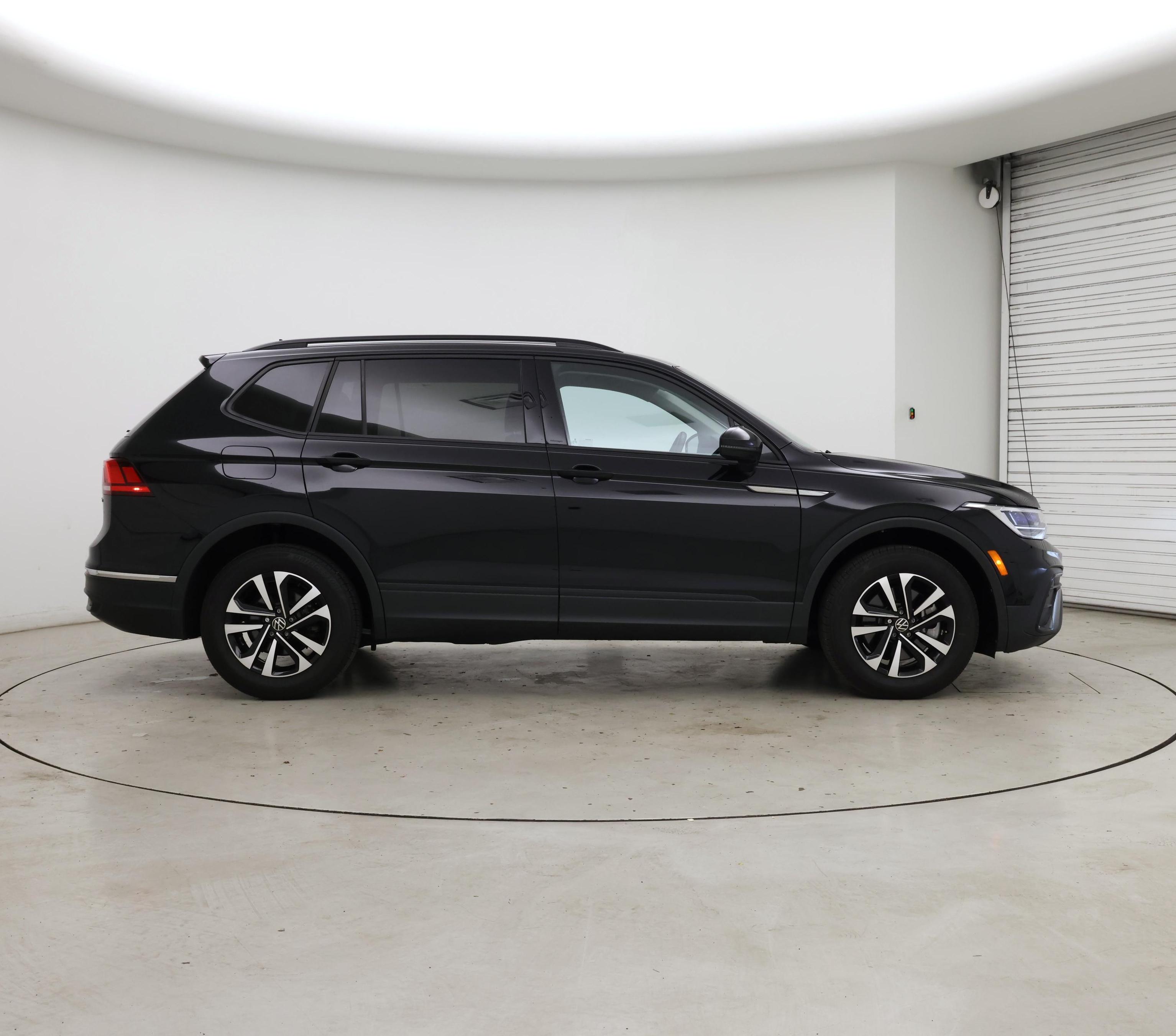 Thumbnail: 2022 Volkswagen Tiguan - 7