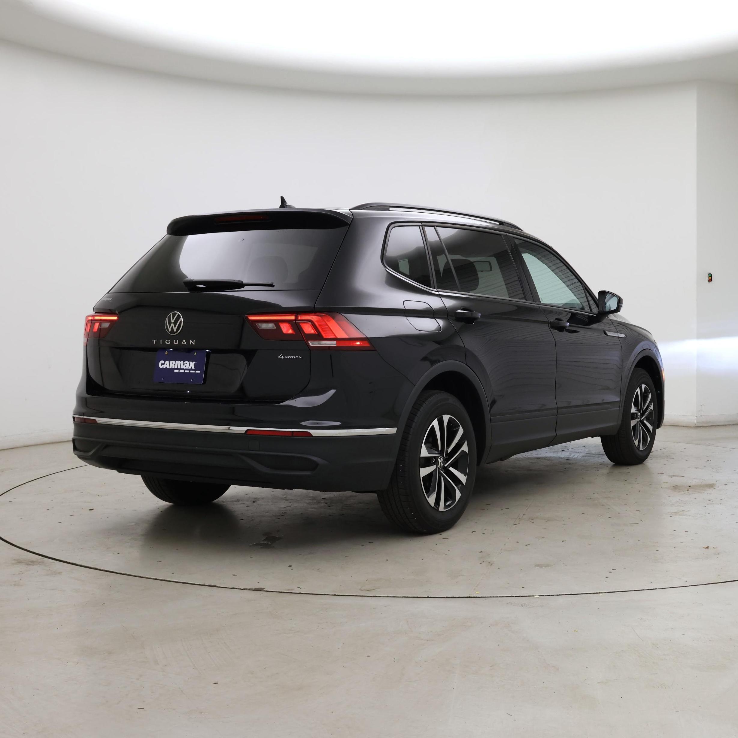 Thumbnail: 2022 Volkswagen Tiguan - 8