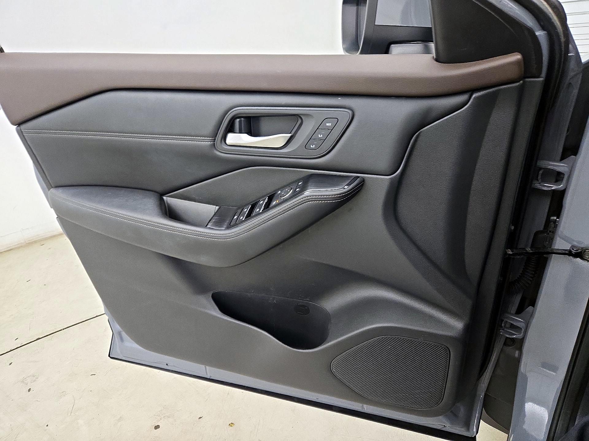 Thumbnail: 2023 Nissan Rogue - 12