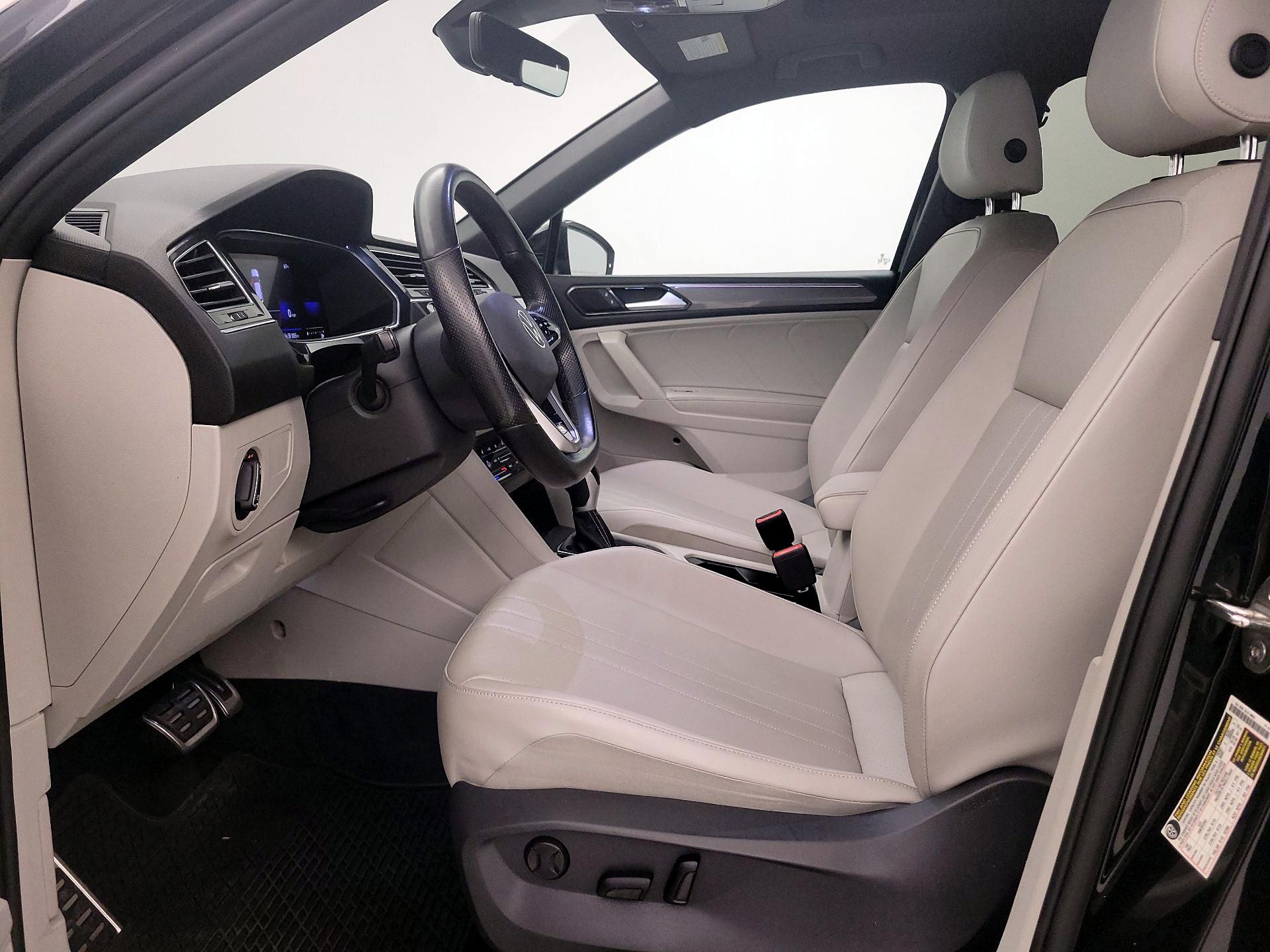 Thumbnail: 2022 Volkswagen Tiguan - 11