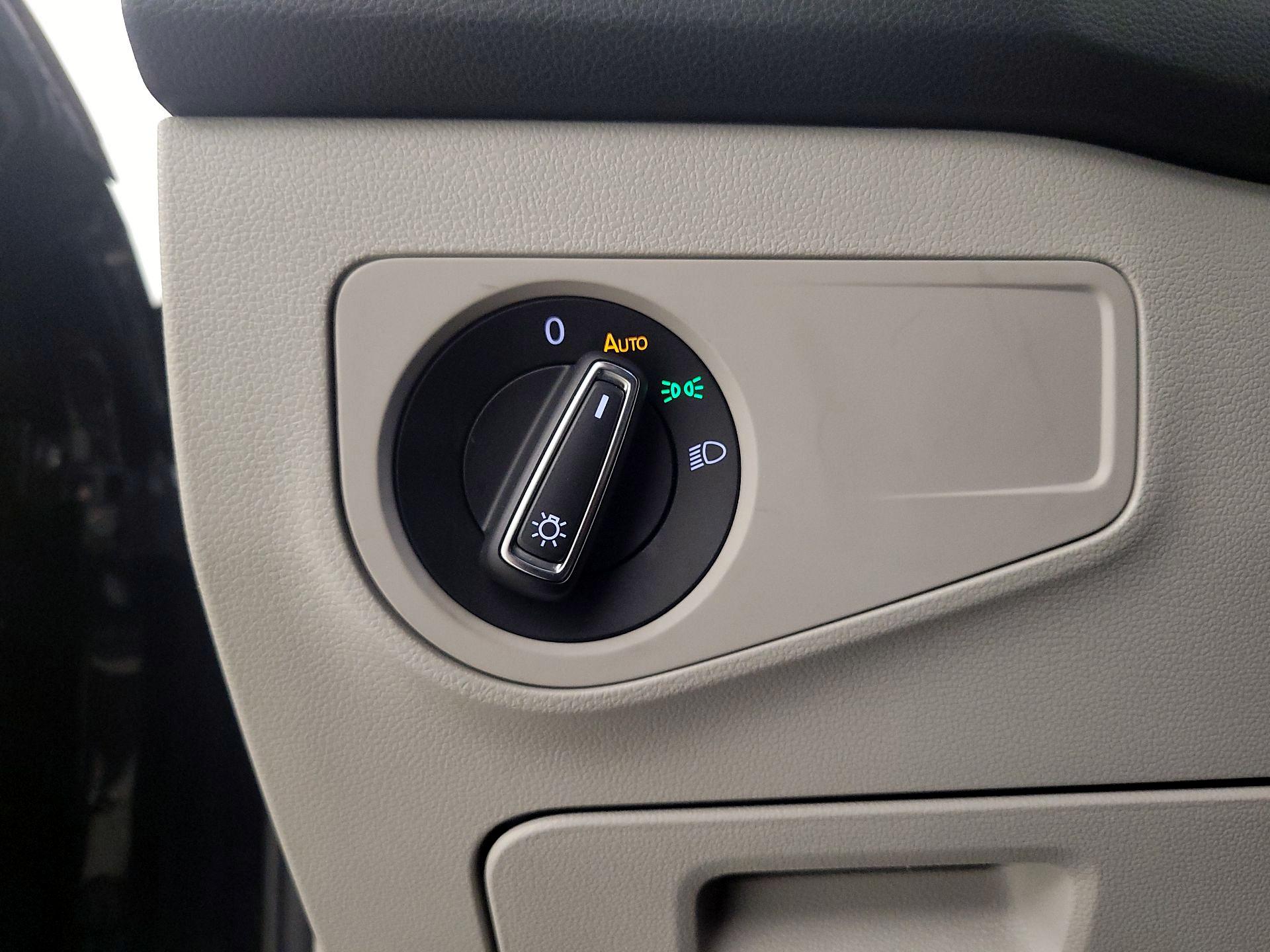 Thumbnail: 2022 Volkswagen Tiguan - 13