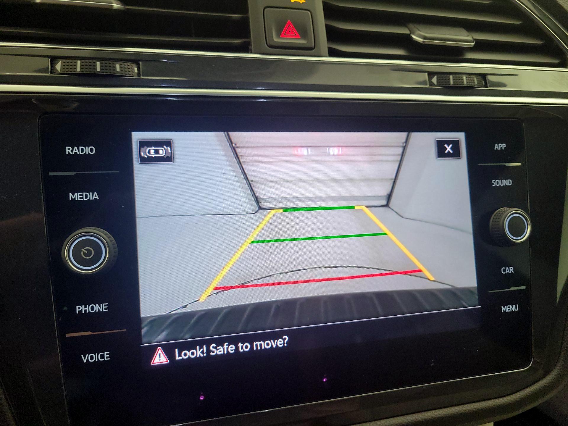 Thumbnail: 2022 Volkswagen Tiguan - 14