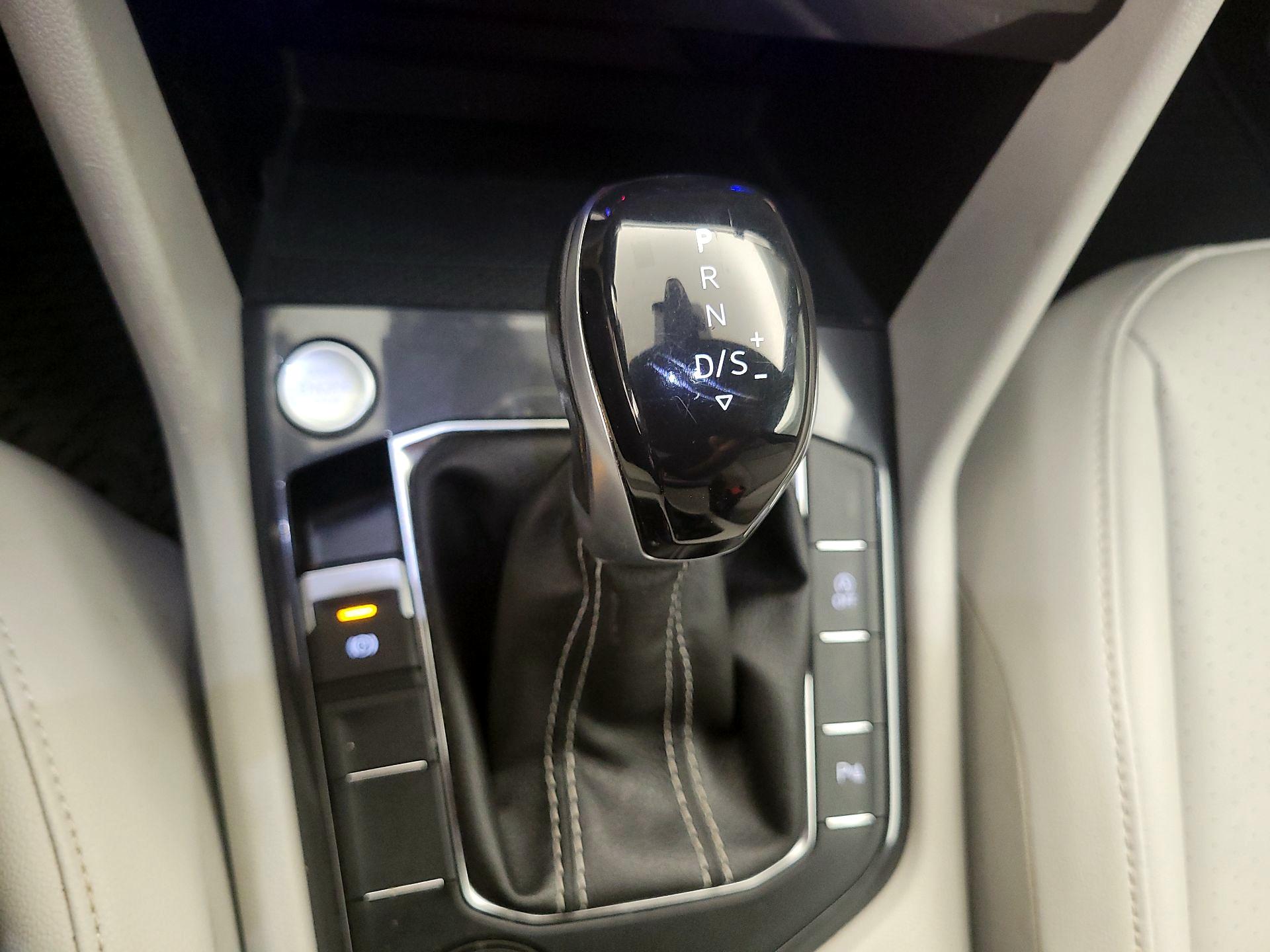 Thumbnail: 2022 Volkswagen Tiguan - 17