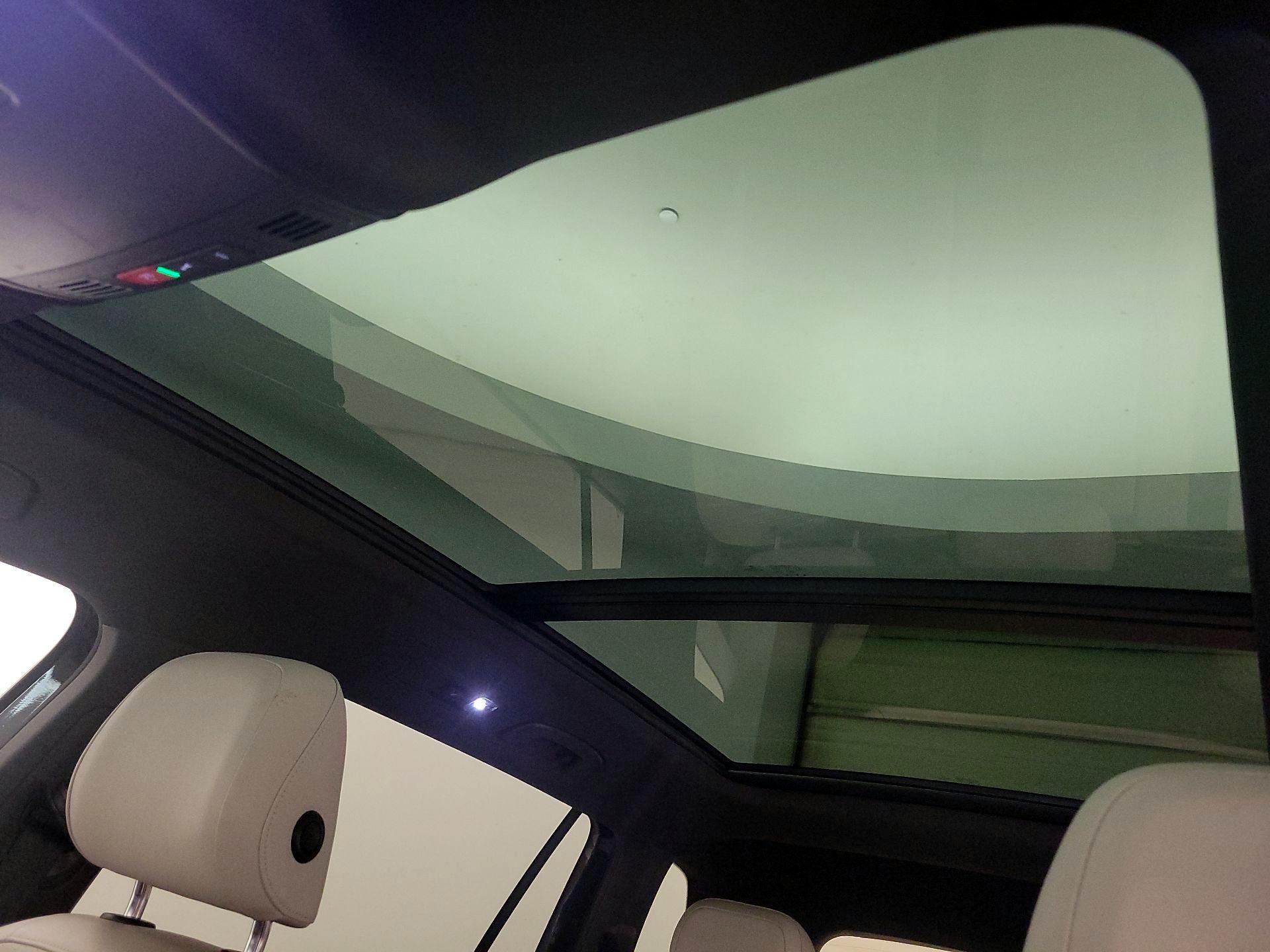 Thumbnail: 2022 Volkswagen Tiguan - 19