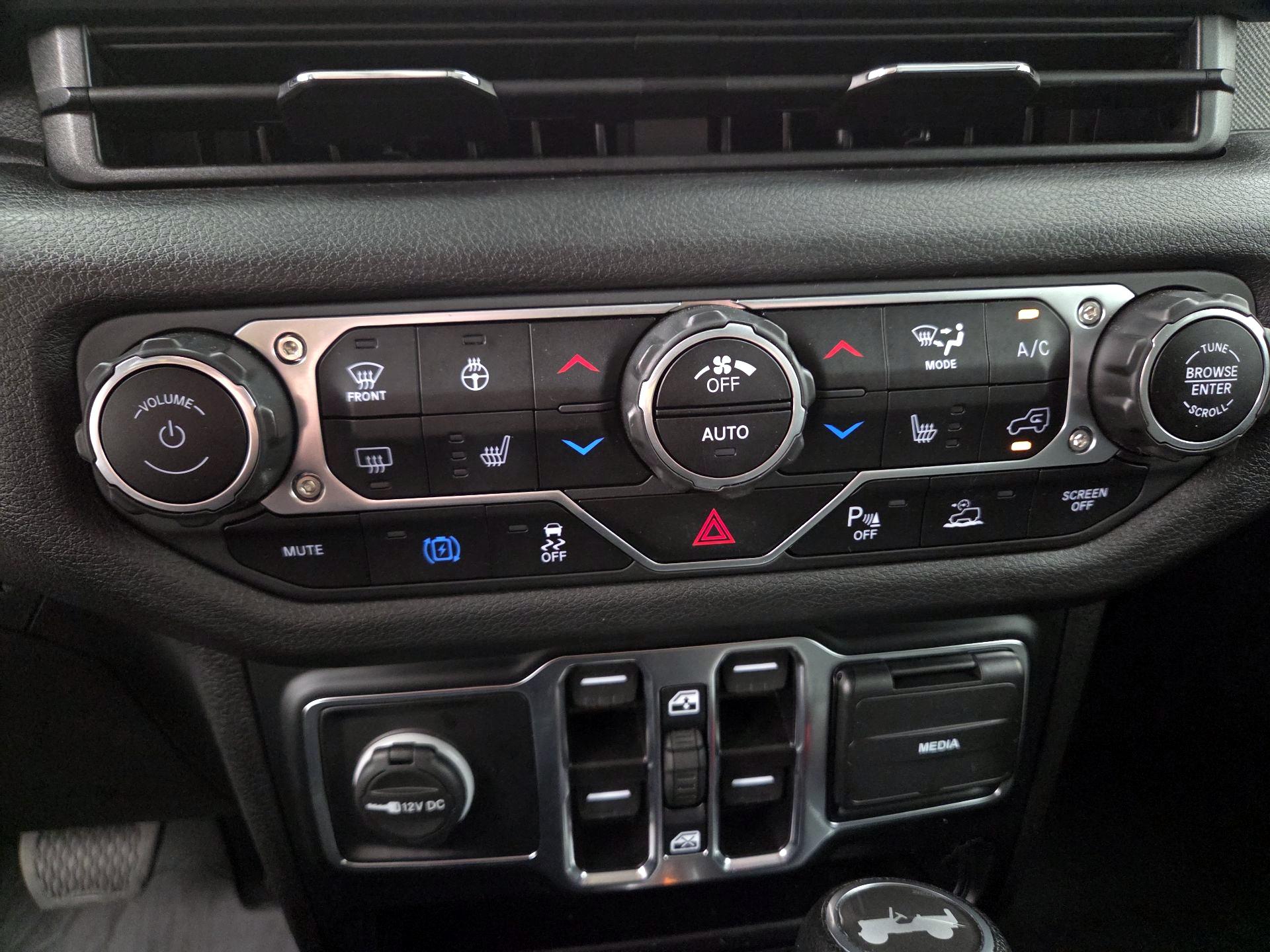 Thumbnail: 2024 Jeep Wrangler - 15