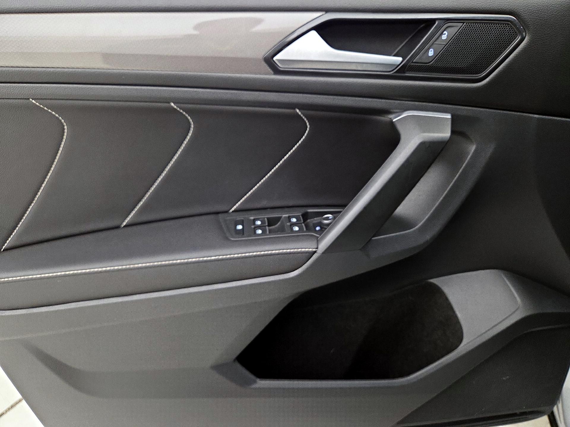 Thumbnail: 2023 Volkswagen Tiguan - 12