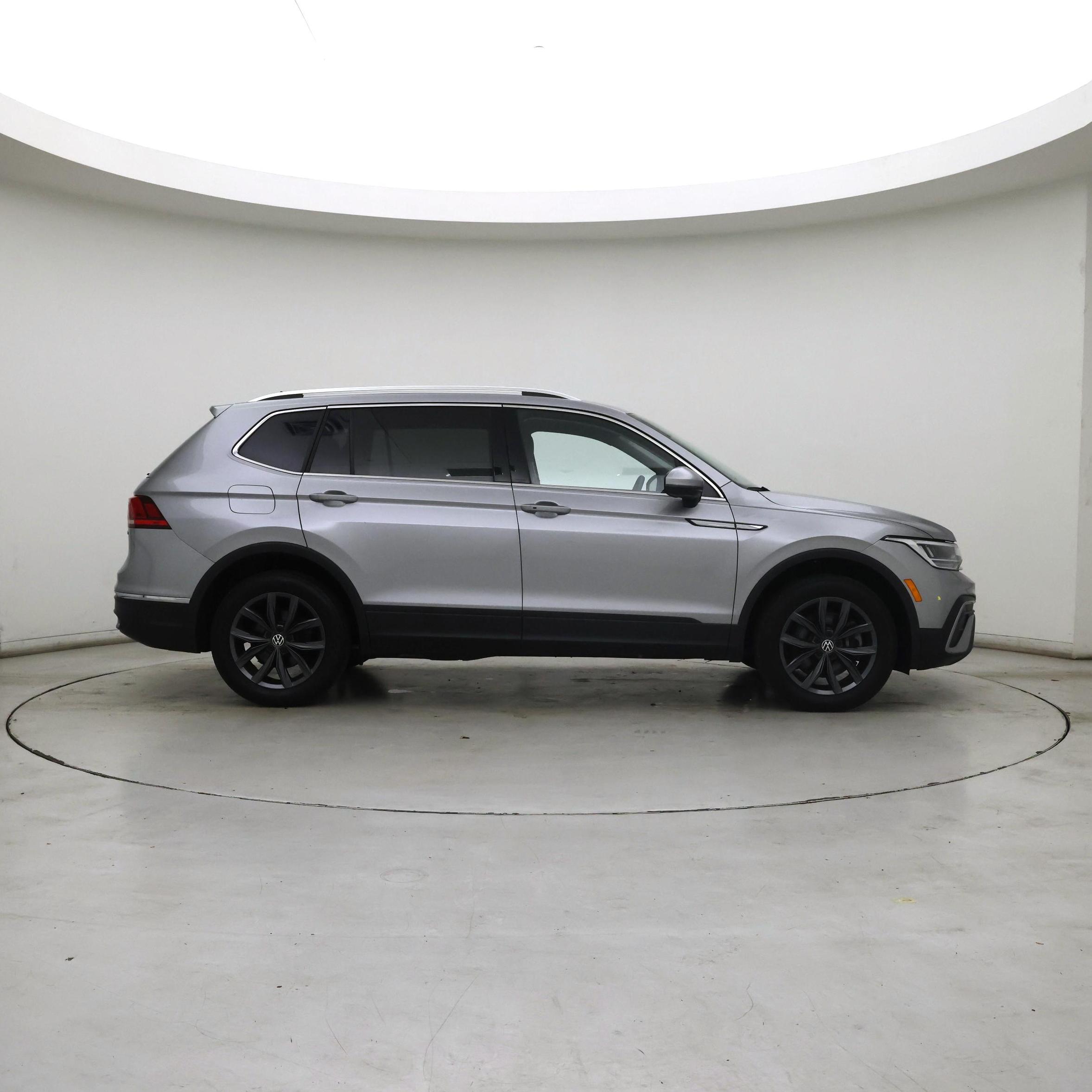 Thumbnail: 2023 Volkswagen Tiguan - 7