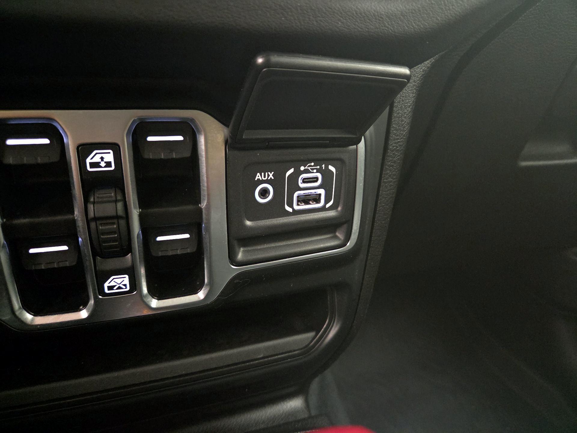 Thumbnail: 2024 Jeep Wrangler - 18