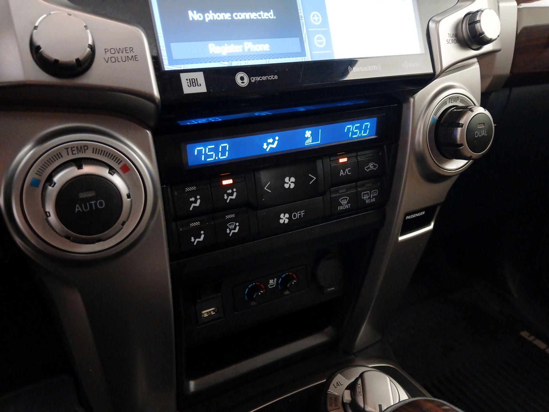 Thumbnail: 2020 Toyota 4Runner - 17