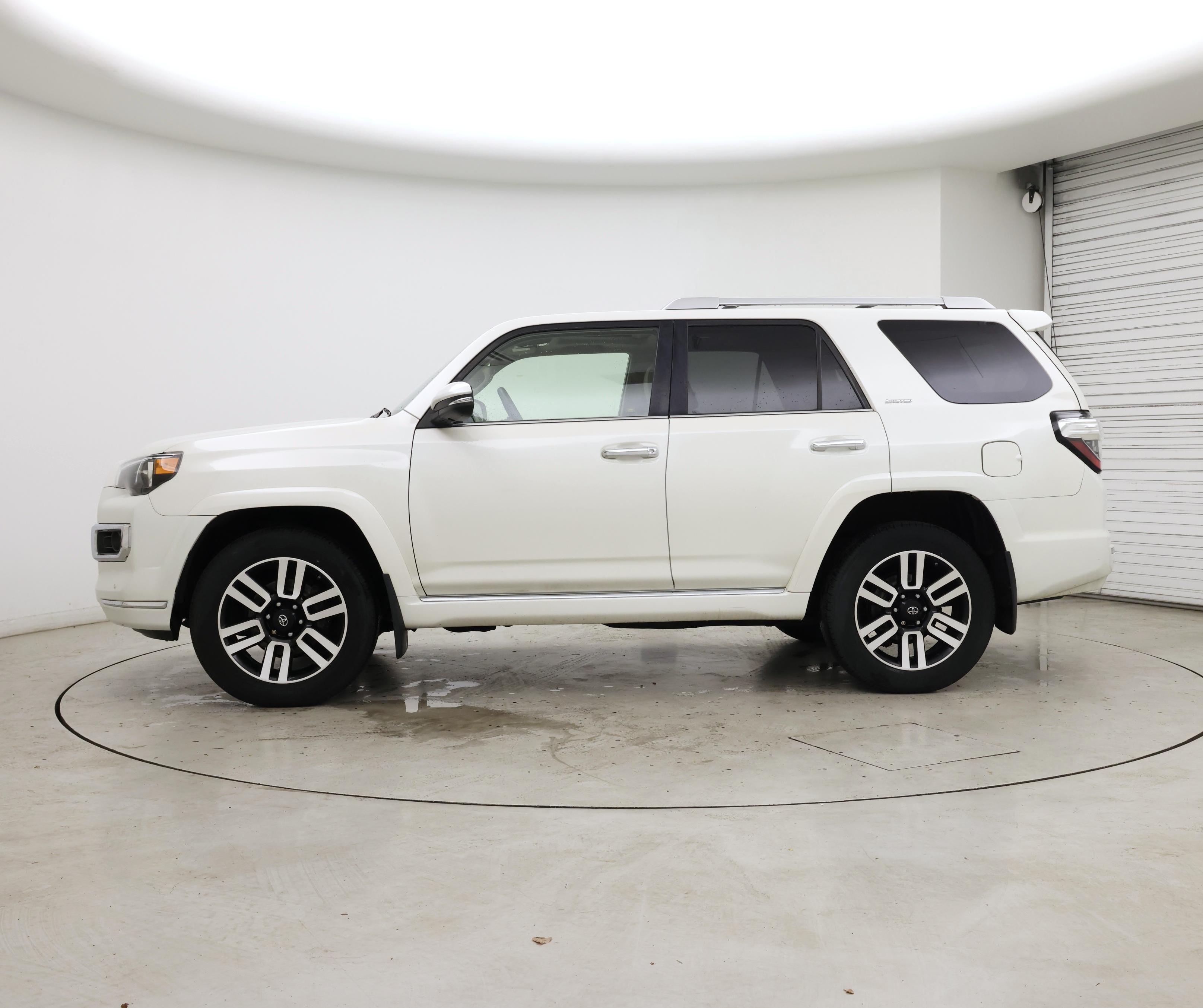Thumbnail: 2020 Toyota 4Runner - 3