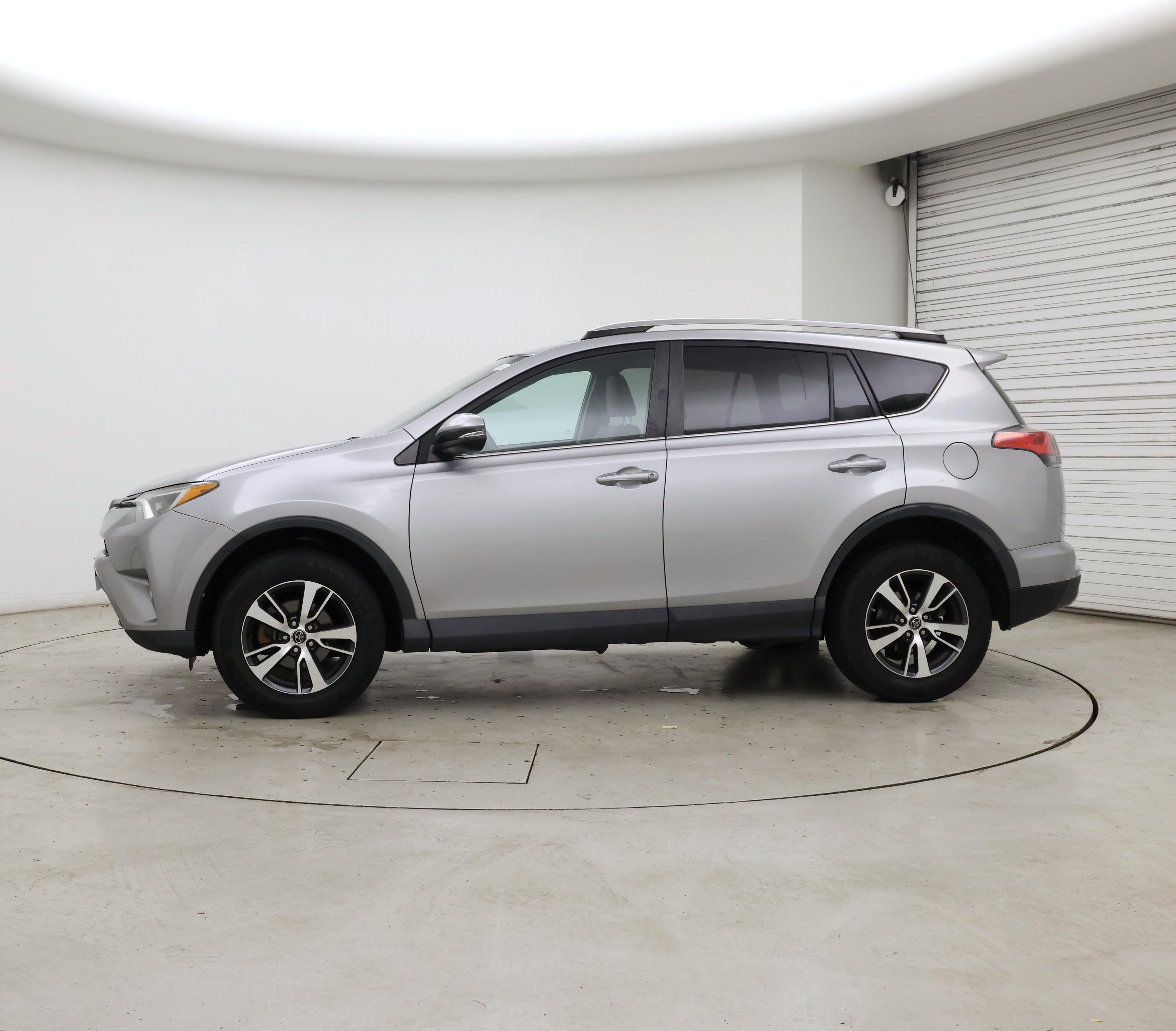 Thumbnail: 2017 Toyota RAV4 - 3