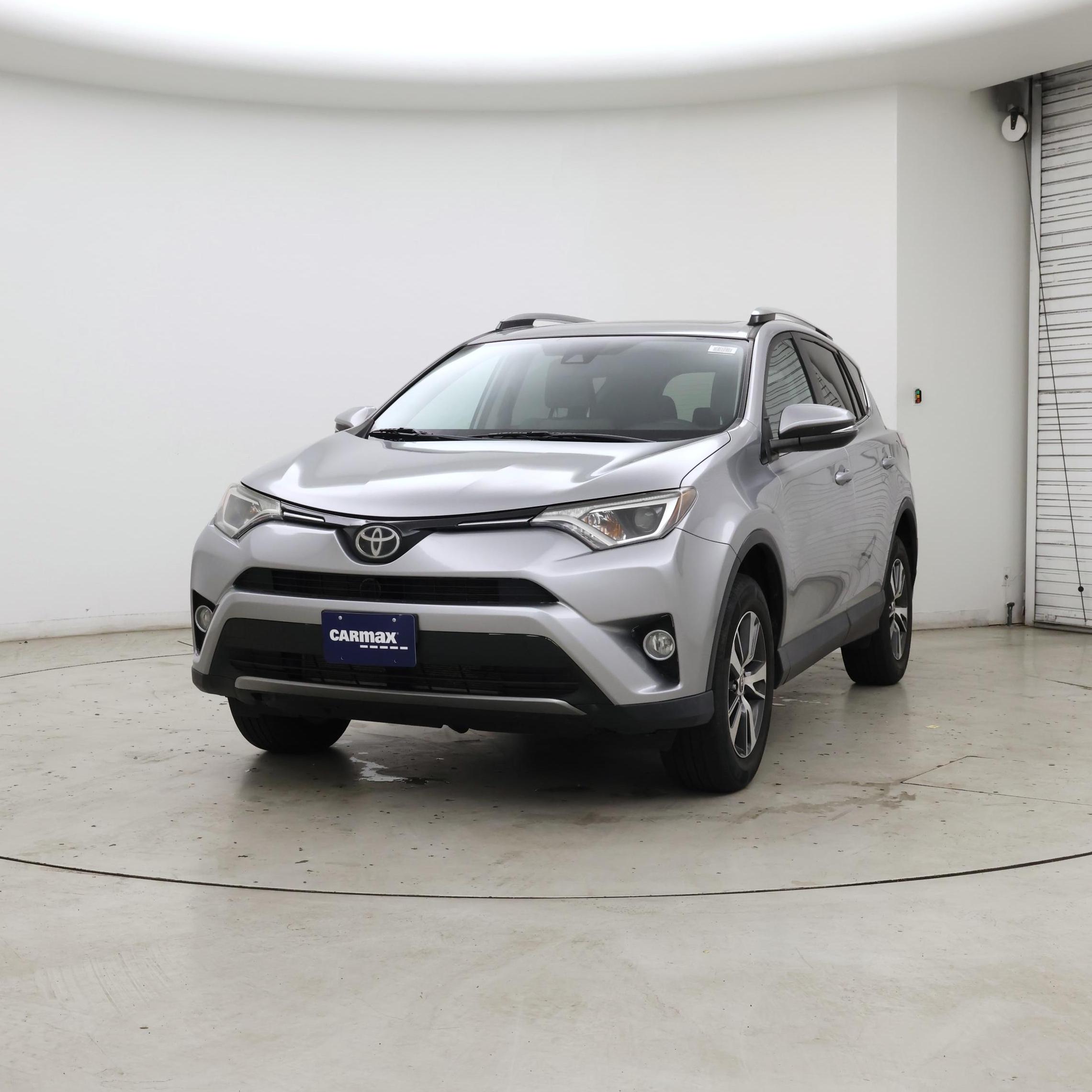 Thumbnail: 2017 Toyota RAV4 - 4