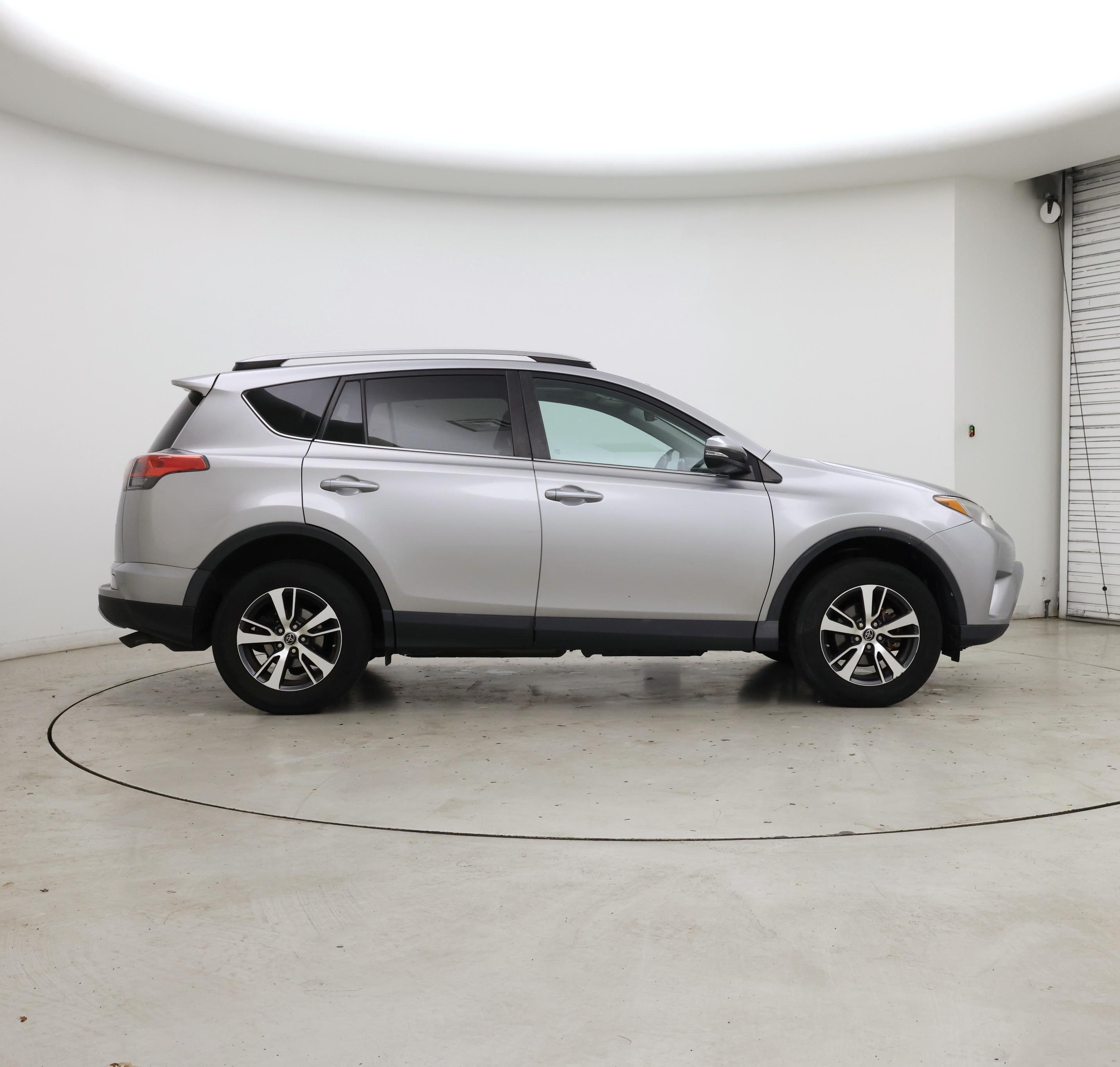 Thumbnail: 2017 Toyota RAV4 - 7