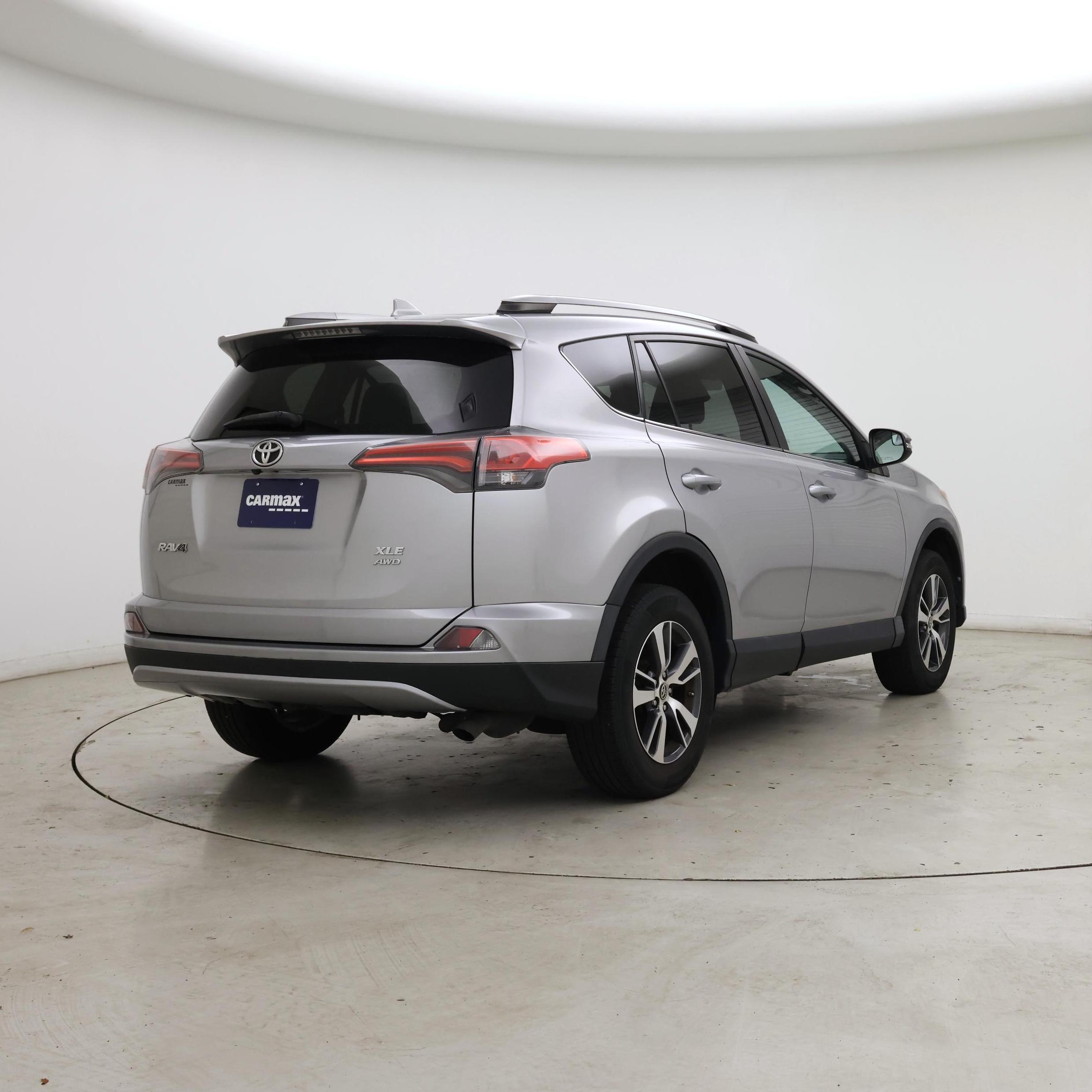 Thumbnail: 2017 Toyota RAV4 - 8