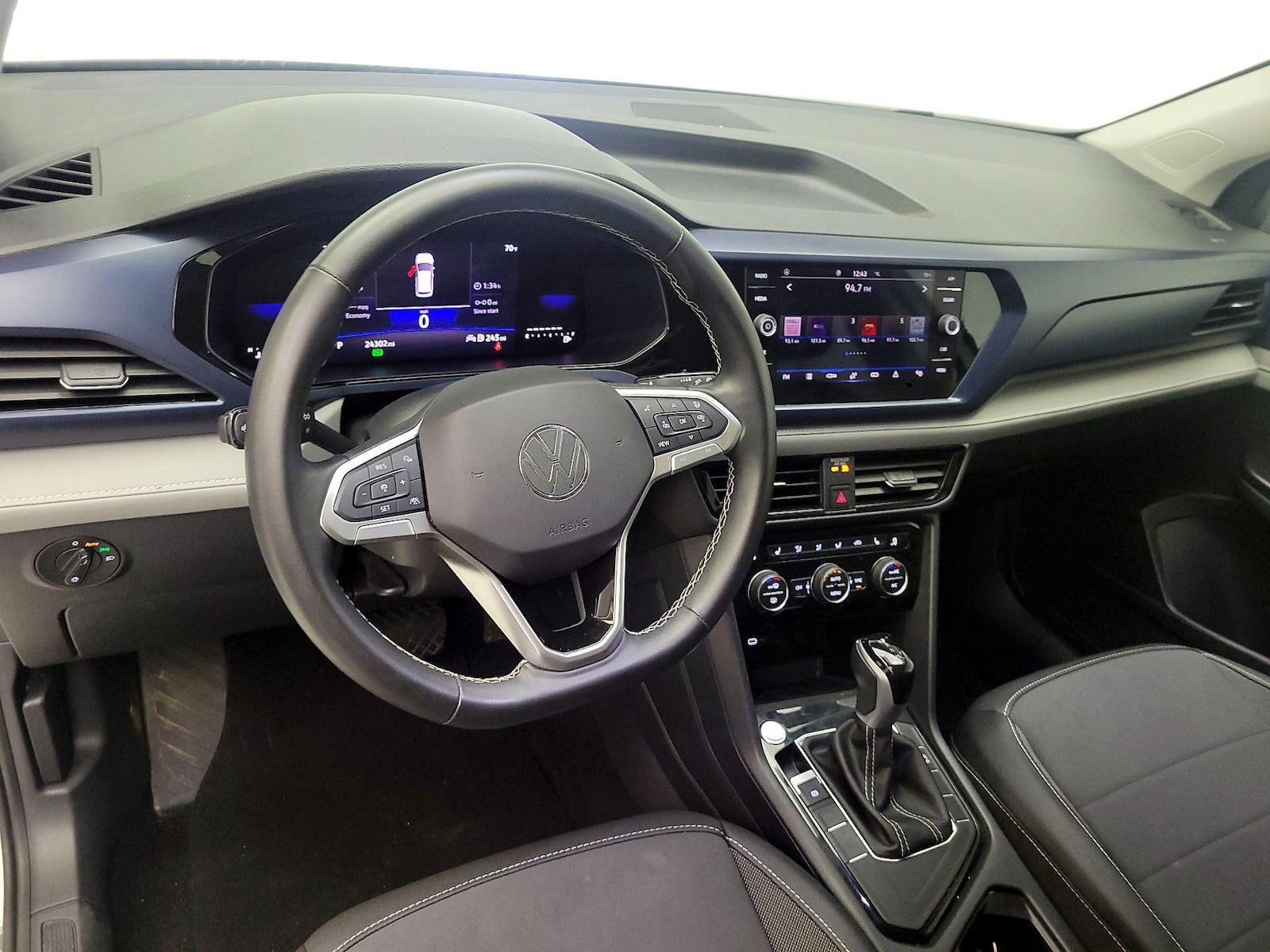 2024 Volkswagen Taos SE - Photo 10