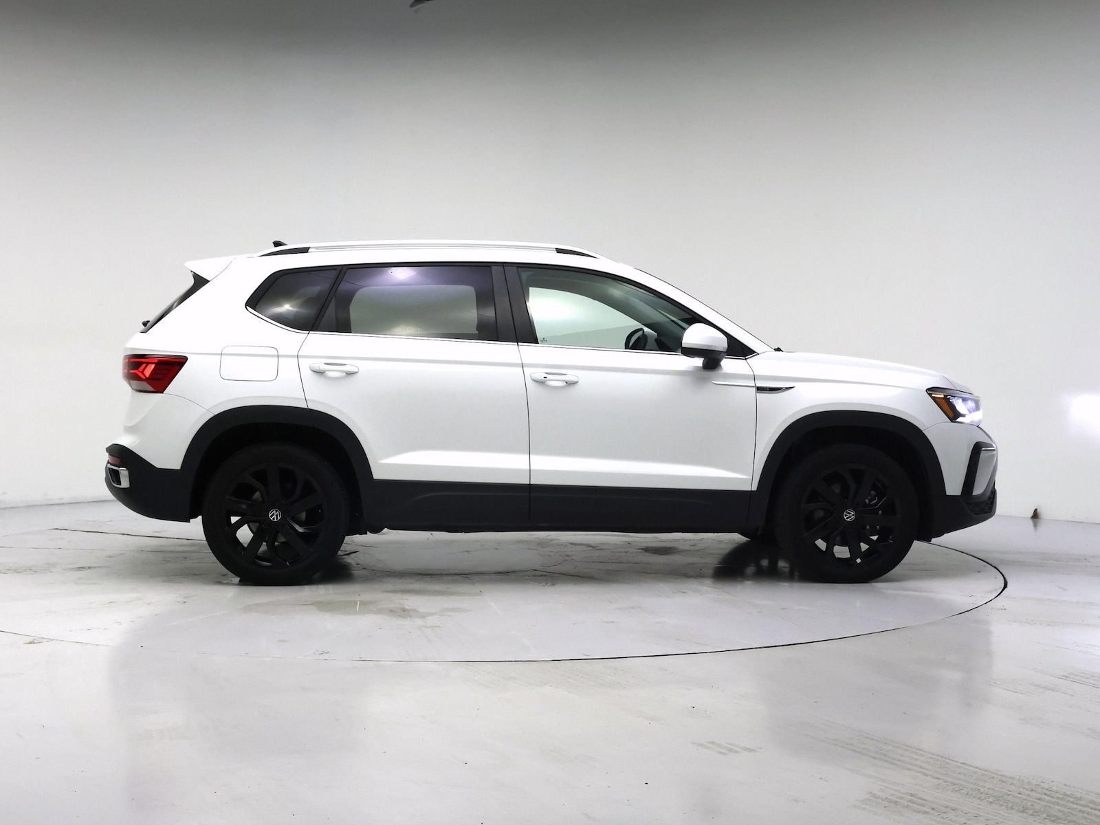 2024 Volkswagen Taos SE - Photo 8