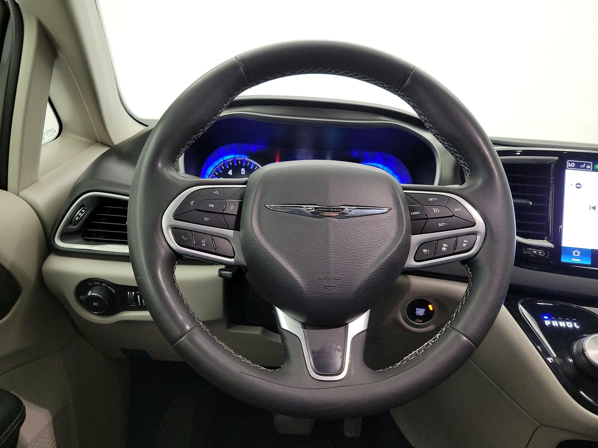 Thumbnail: 2023 Chrysler Pacifica - 10