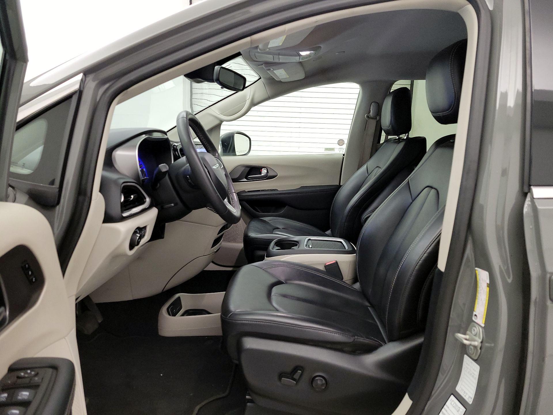 Thumbnail: 2023 Chrysler Pacifica - 11