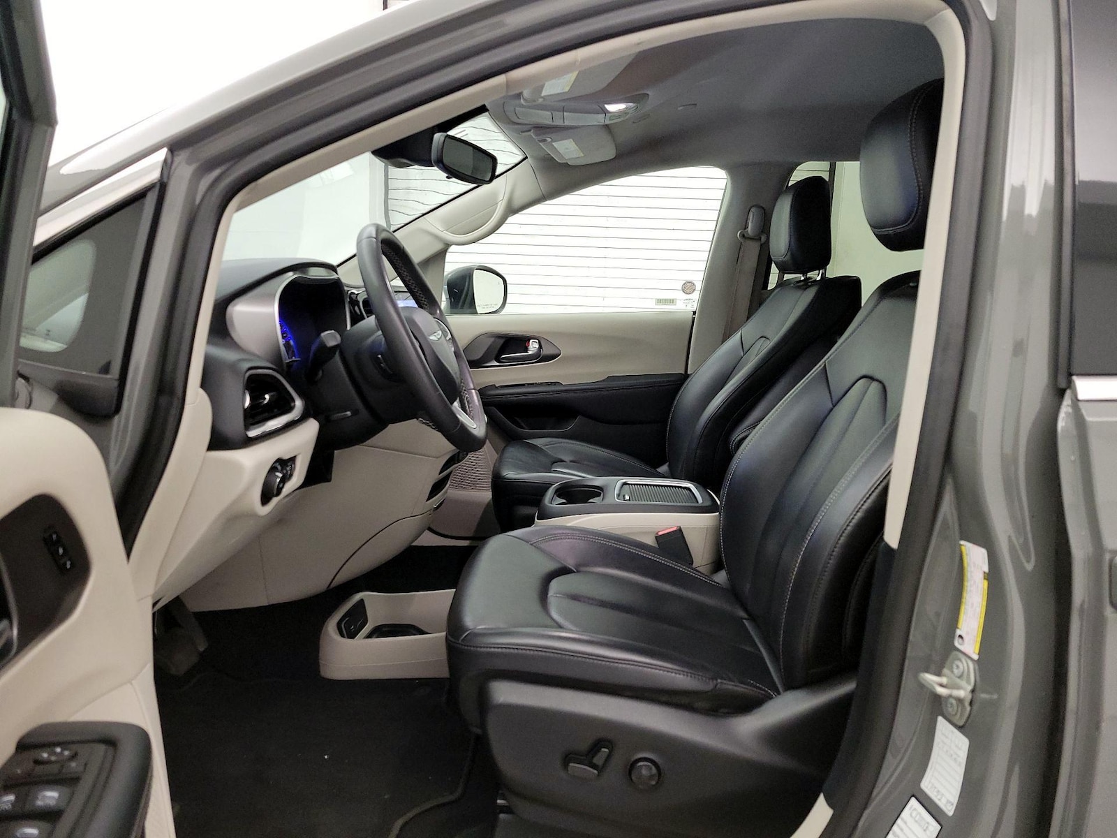 2023 Chrysler Pacifica Touring L - Photo 12