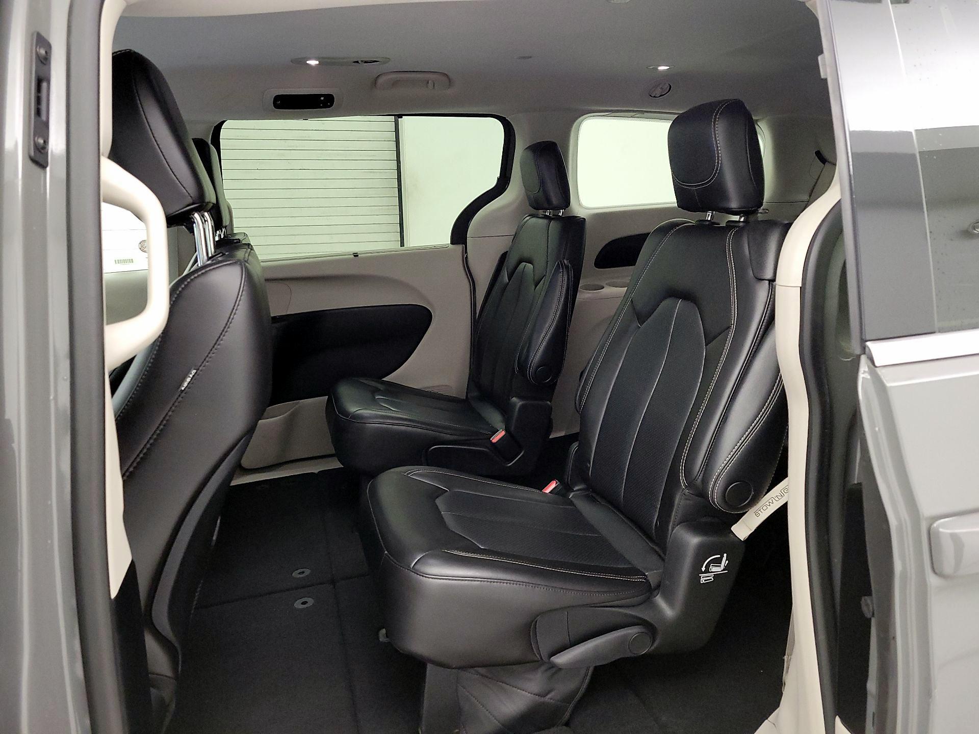 Thumbnail: 2023 Chrysler Pacifica - 19