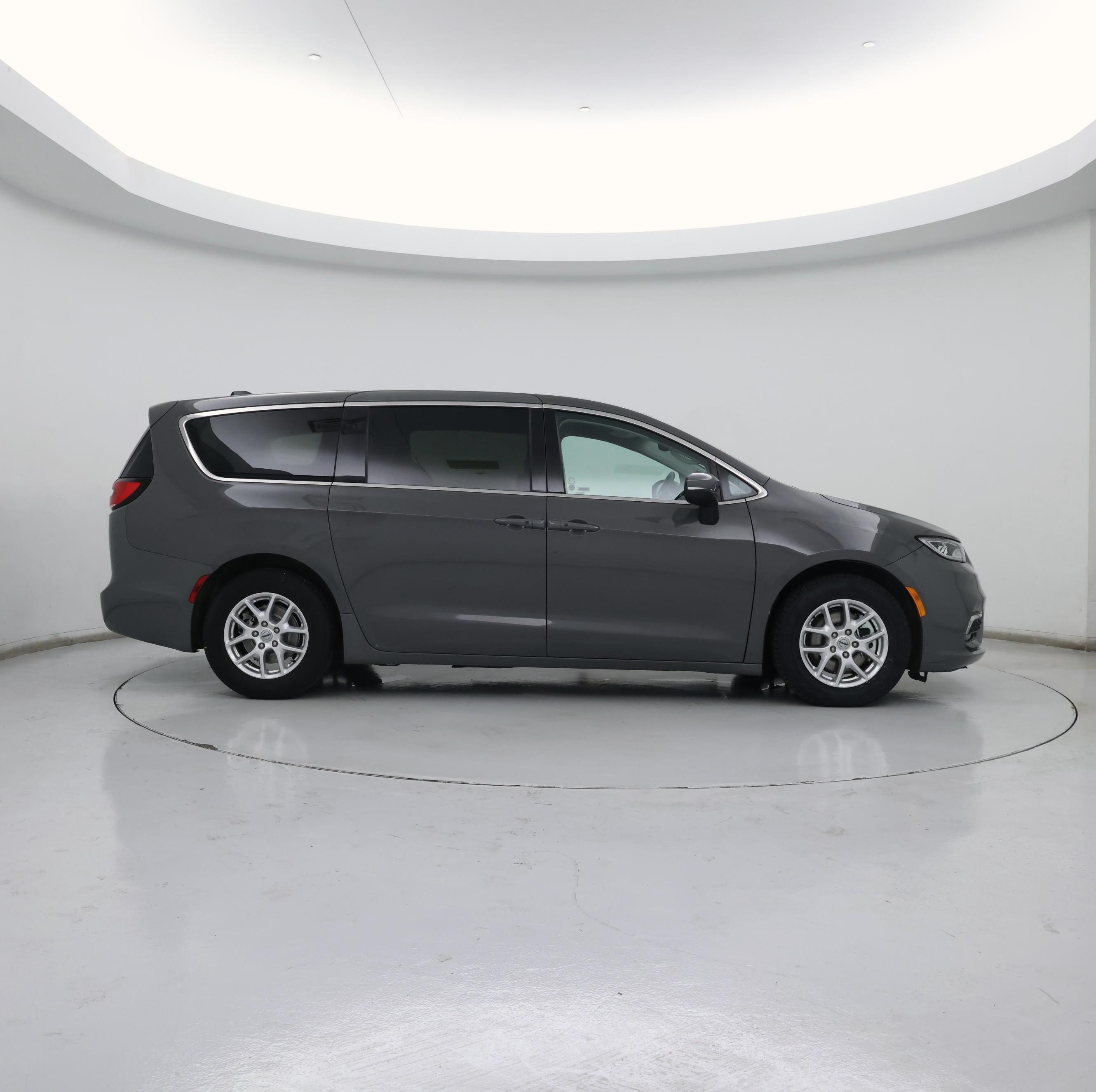 Thumbnail: 2023 Chrysler Pacifica - 7