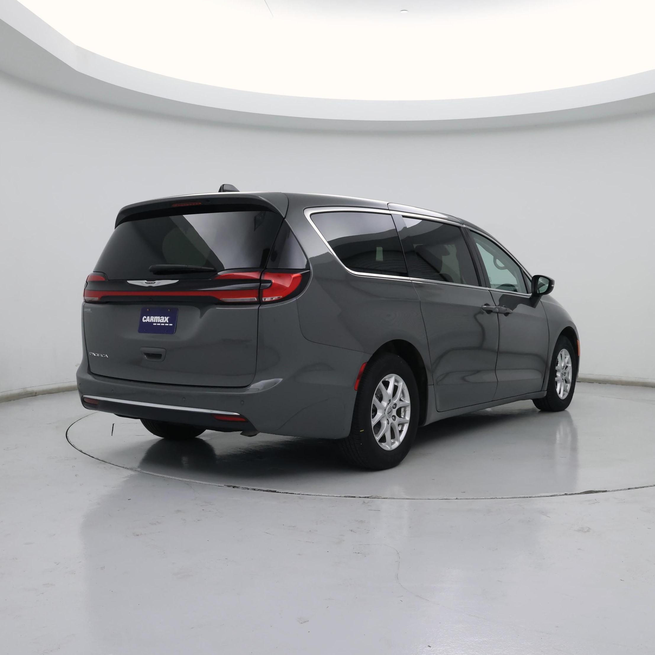 Thumbnail: 2023 Chrysler Pacifica - 8