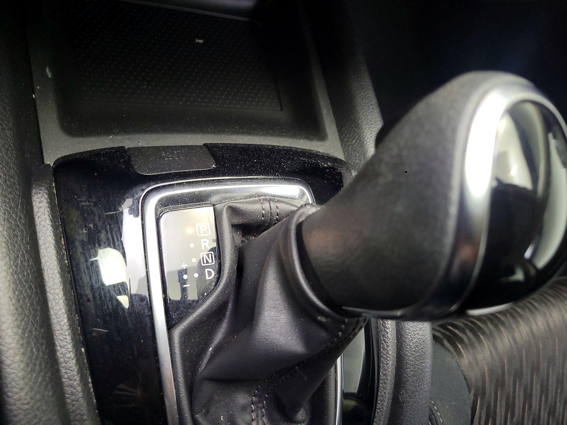 Thumbnail: 2018 Nissan Rogue - 15