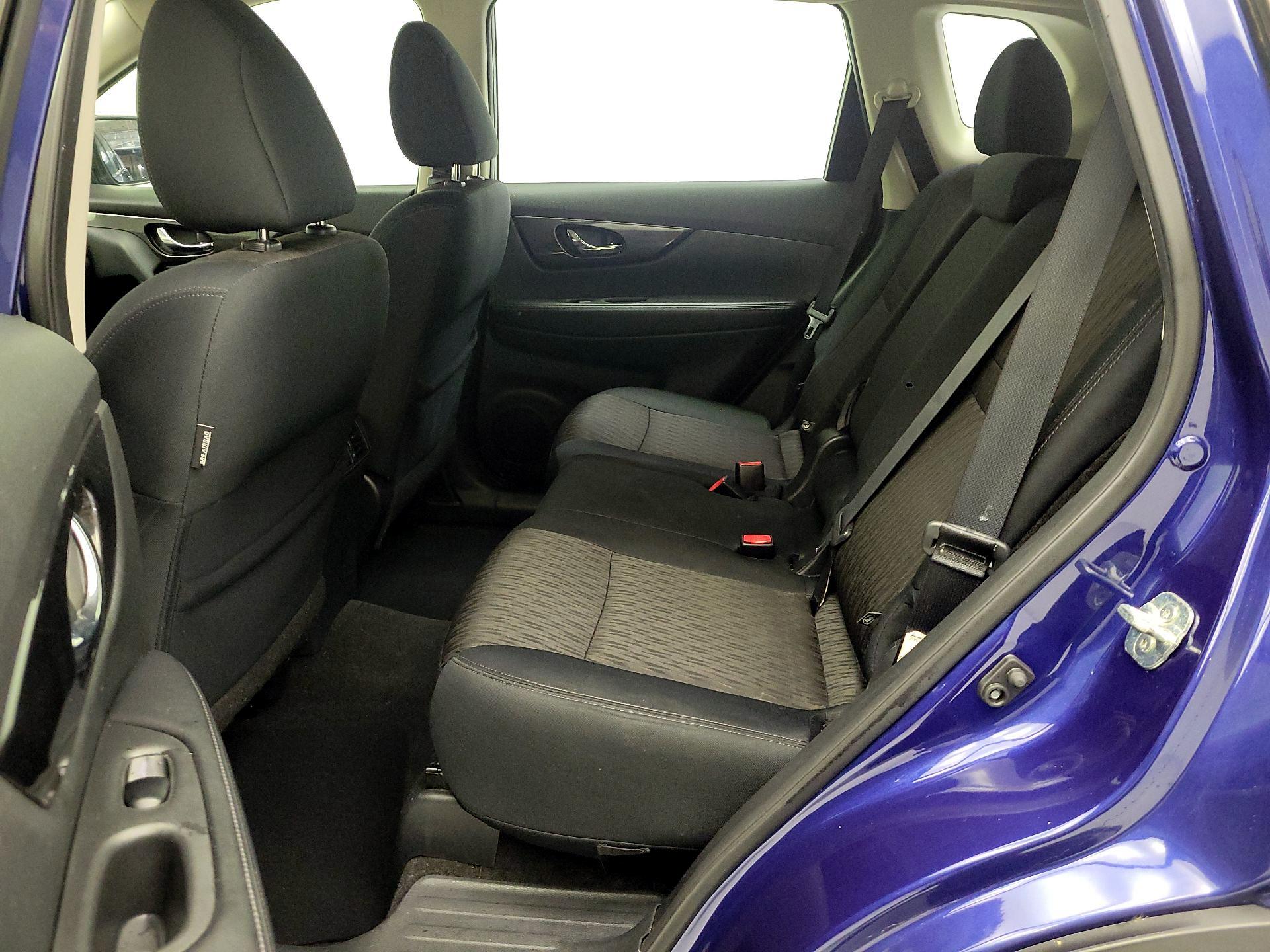 Thumbnail: 2018 Nissan Rogue - 17