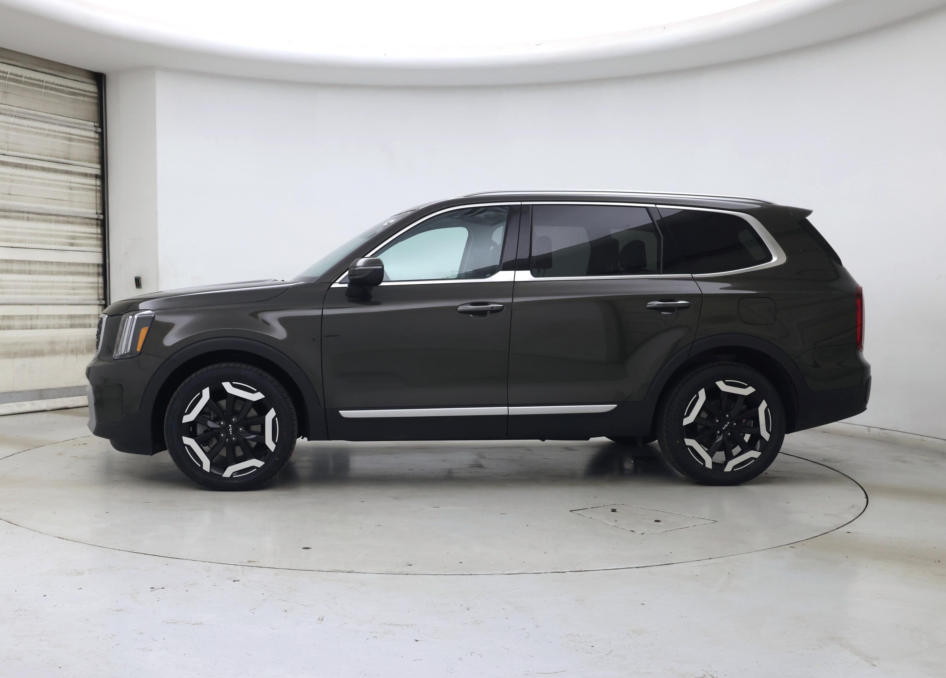 Thumbnail: 2023 Kia Telluride - 3